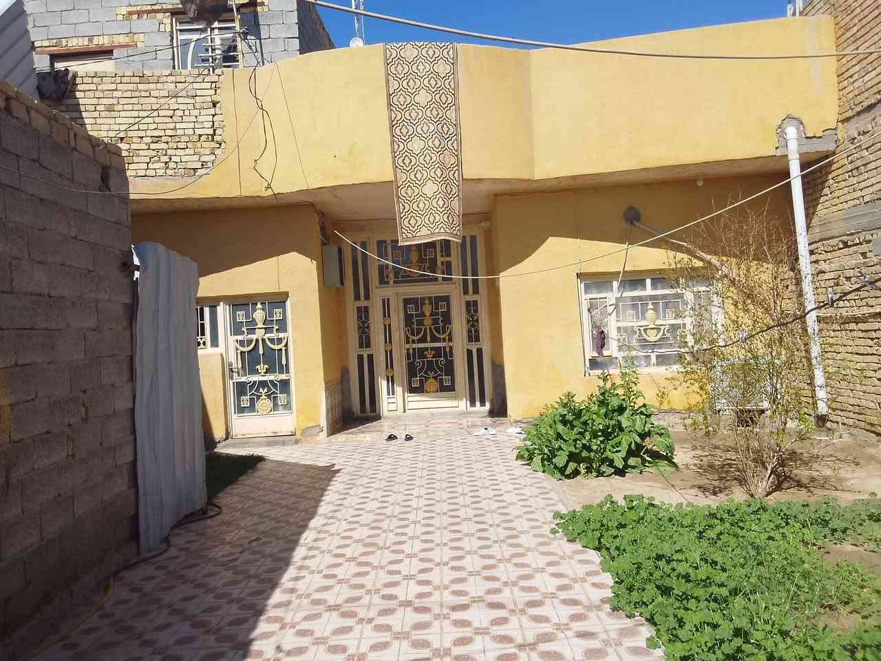 بيت للبيع طابقين الطابق الثاني مفصول عن الطابق الاول مساحه ٣٢٦  رقم مسجل في البلديه العنوان قريه شويلي على طريق شركه النفط قرب سيطره شويلي للاستفسار الاتصال على الرقم ***********
