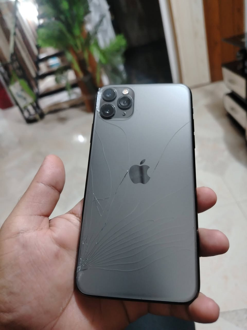 آيفون ١١ برو ماكس • ٢٥٦ غ.ب. • بطارية ١٠٠٪