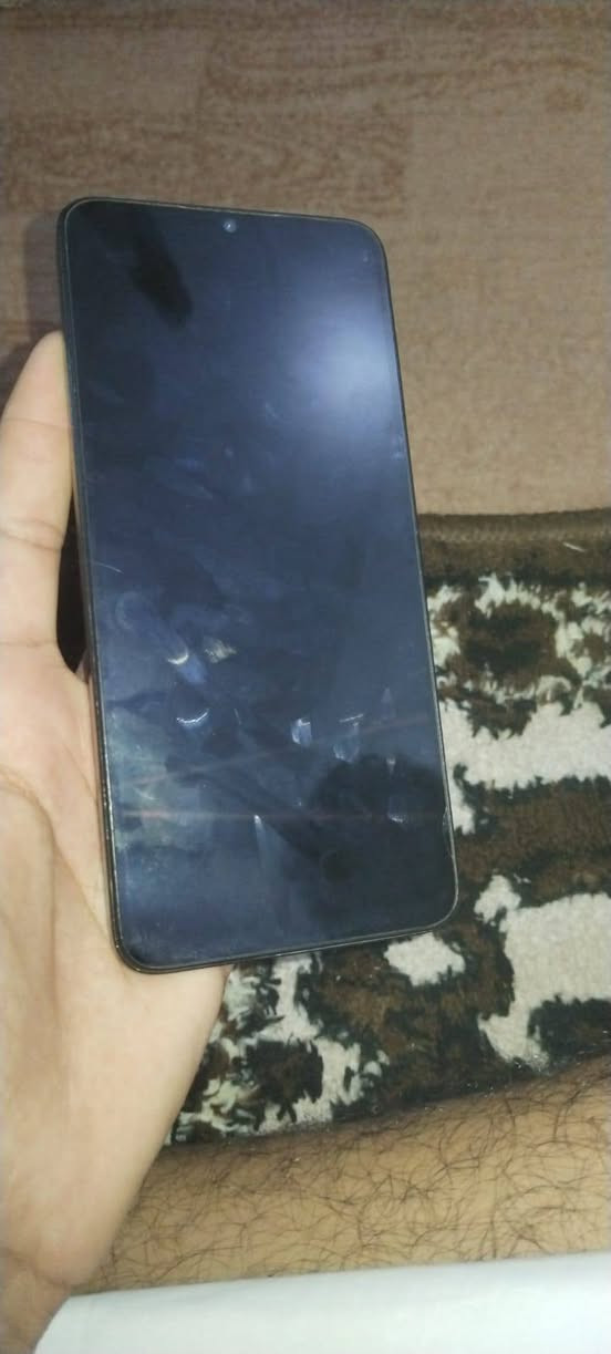 للبيع بوكو سي 65ذاكره 256 نضافه 70%ما مفتوح المكان بغداد ابو غريب السعر 130بي مجال***********واتساب فقط
