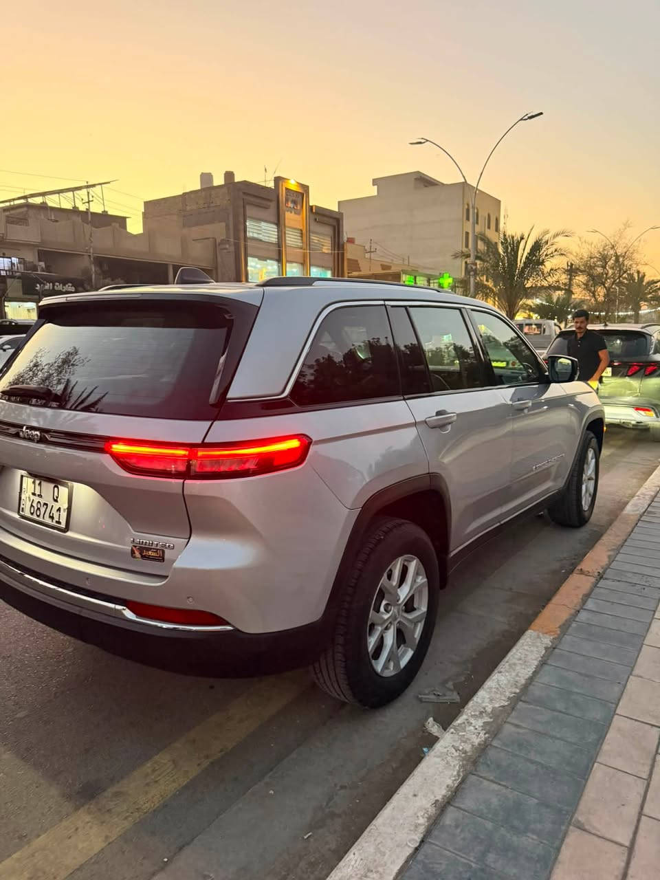 � للبيع جيب شيروكي Limited موديل 2023 – وارد أمريكي

خمسة راكب

وارد أمريكي، بمحرك V6 (6 سلندر)، سيارة نظيفة جدًا، استخدام شخصي وجاهزة للاستخدام.

المواصفات:

 • فئة Limited

 • محرك V6

 • وارد أمريكي

 • كاملة المواصفات عدا البانوراما

 • كراسي جلد

 • تشغيل بصمة ودخول ذكي

 • تشغيل عن بُعد

 • شاشة كبيرة

 • رادار أمامي وخلفي

 • تثبيت سرعة

 • مقاعد كهربائية 

• مع تدفئة  تبريد

• ⁠وخزن ميموري 

شحن واير لس

 • نظام صوت مميز

 • تحكم بالدركسون

 • دبل

رقم بغداد 

الممشى:

(حوالي20,000 ميل)

ملاحظة:

السيارة نظيفة جدًا واستخدام شخصي، حادثه موضح بالصور ، وكل شيء موضح بالصور.

💰 السعر: 27،500 دولار

📍 الموقع: بغداد – “الدوره

📞 للتواصل:***********
