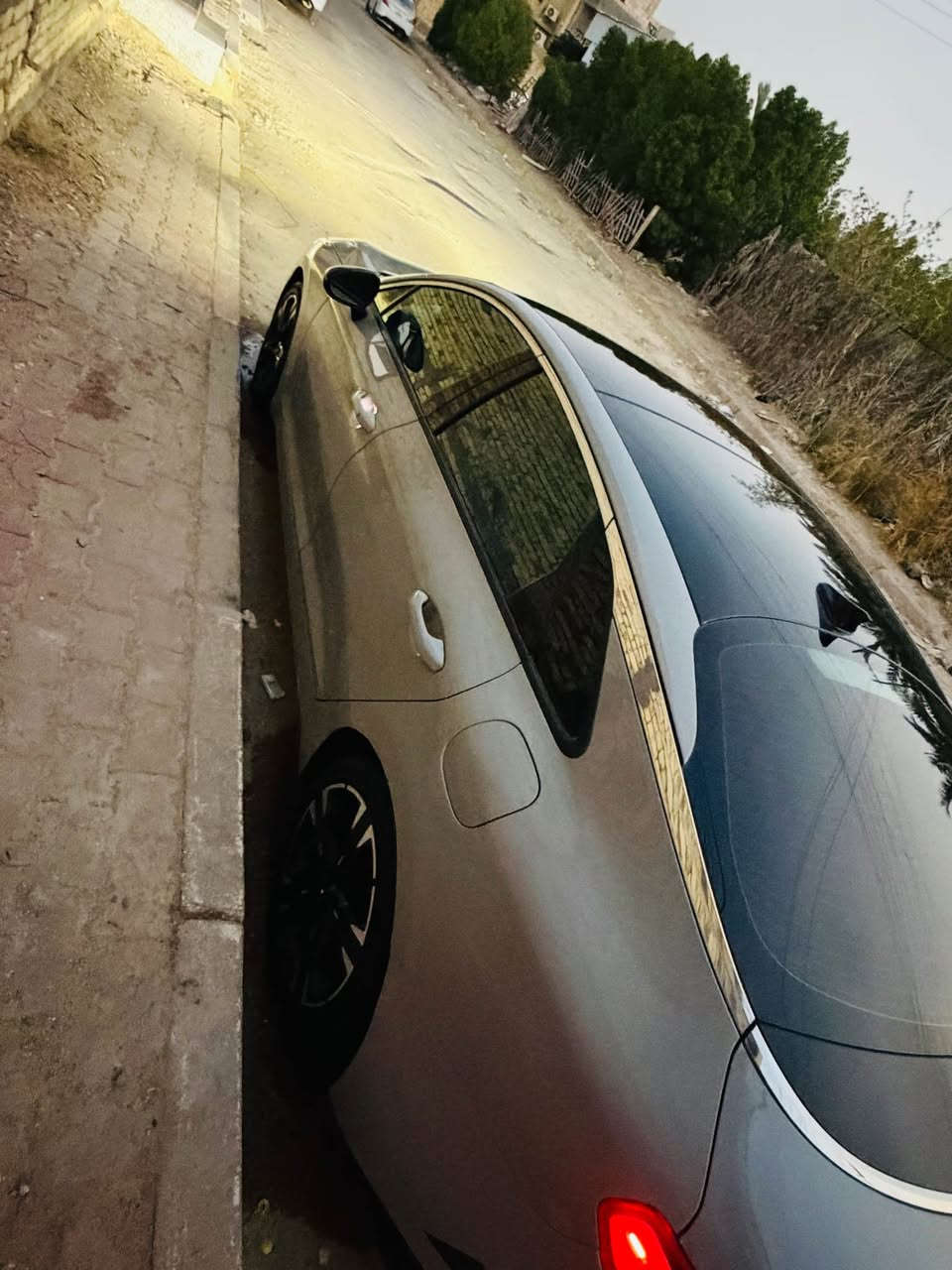 سلام عليكم سياره كي5 مديل 22 جيتي لاين فول موصفات 3 ردارت بيه تواقف ذاتي داخل احمر بانوراما  وبعد بيه موصفات حدثهة من أمريكا ￼نص البنيد صبغ بدون دواخل واهنه بلعراق نطخت ونصبغ شويه من الباب والجملغ الخلفي ￼ بصرة حرة تحويل رقمه مميز  مكان السياره بصرة الجنينه  السعر 168 واذ اكو مراوس جارجر اوبامه عادي الرقم ***********￼
‏￼ البصرة, العراق
