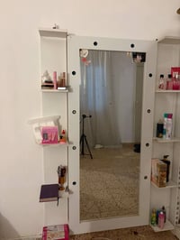 رفوف  + مرايا للبيع  نضيف الاضويه كلها تشتغل سعره 100 الف وبي مجال   ل...
