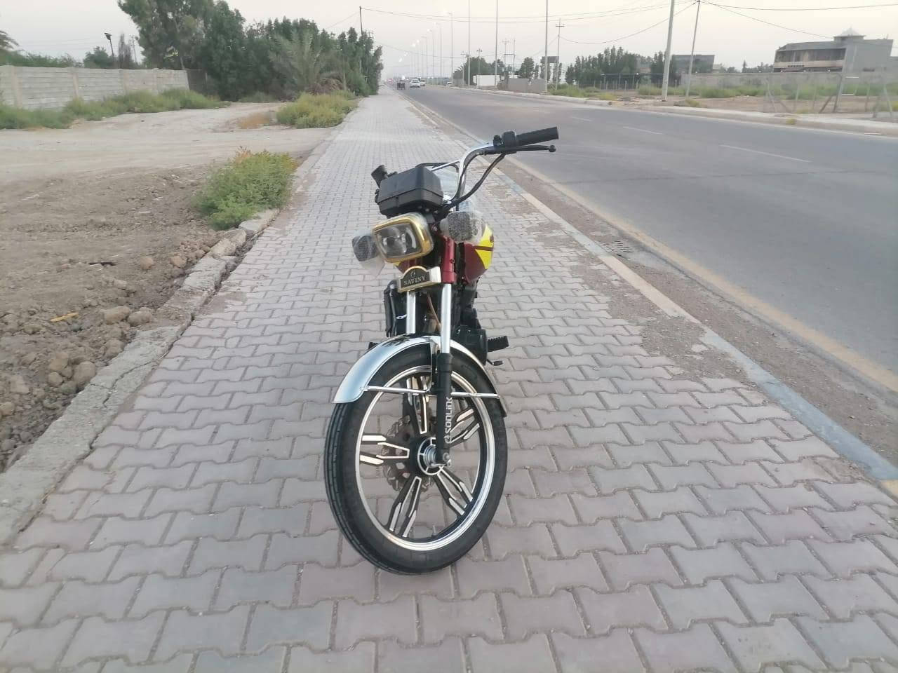 سلام عليكم دراجه لل بيع وراق موديل 2024سعر 600وبيها مجال***********
