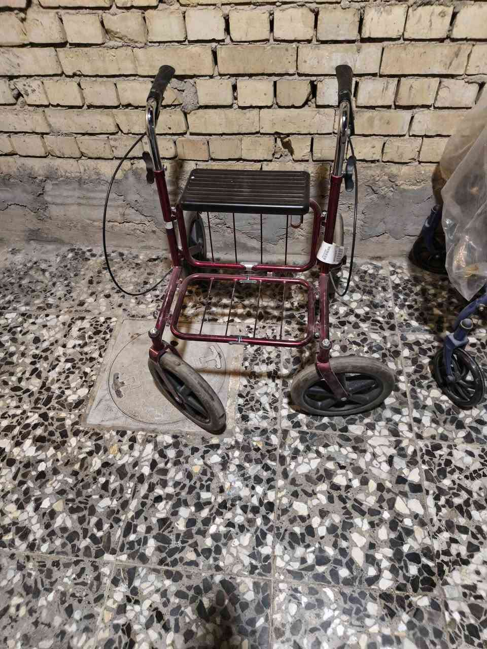 سلام عليكم سعر قطعة 100اذا ثنين تاخذوهن 175قبل لا تعامل شوف سعر تدلل واتساب ***********بل جيس ابد ما مستعملات
