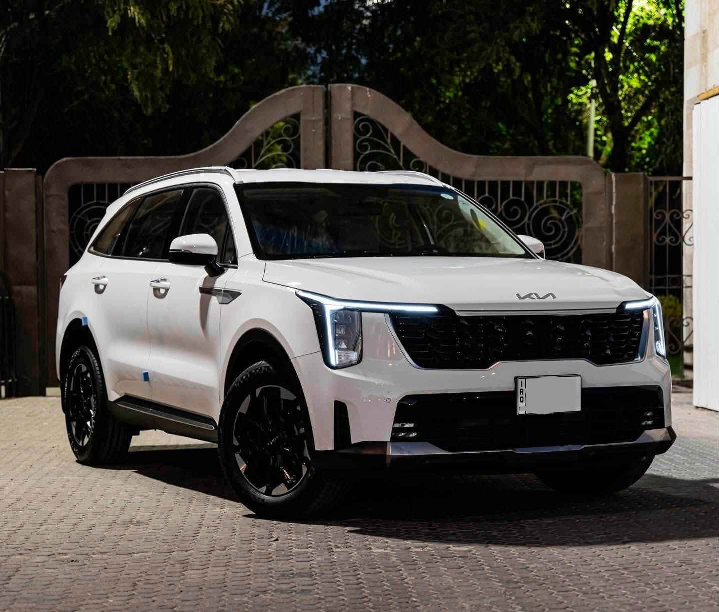 سورنتو 4 سلندر قمارة حديد  2024 KIA SORENTO بوضع الشركة بعدها جديدة جداً مكفوله من الصبغ والتكحيل والبارد رقم بغداد الدولي 
عداد المسافة (10000) امانة الله ورسوله على ايد وحده من الزيرو 
السعر : 26500$ يعني ( دفترين و 65 ورقة ) 
العنوان : بغداد السيدية 
للاتصال على رقم صاحب السيارة : *********** 
الموديل : 2024 . (خليجي) . 
المحرك : 4 سلندر 2500cc 
العــــداد : 10،000 .
الضمان : 5 سنوات او  100.000 كيلو متر . 
الصيانة : سنة او 20.000 كيلو متر مجانا .

المواصفات :
* 7 راكب .
*  هاند بريك كهربائي.
* صندوق كهربائي .
*شاشة العدادات LCD.
* برادي أبواب خلفية.
* مقصورة الركاب من المخمل.
* اطار قياس 235/55R19 انج .
* دخول وتشغيل بصمة.
* أنظمة قيادة متعددة.
*  شحن وايرلس .
*  كاميرا خلفية . 
* مرايا كهرباء.
* المصابيح الأمامية زنون .
* كشافات الضباب زنون . 
* تشغيل عن بعد .
* مقعدين الامامية كهرباء.
* نظام APPLE CARPLAY
*نظام GPS.
* انارة داخلية 7 الوان.
* حساسات خلفية وامامية 
* مكيف خلفي مع وحدة تحكم منفصلة .
