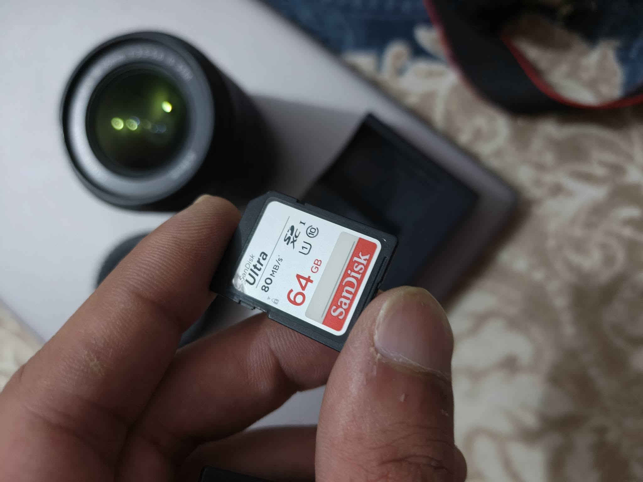 كامرة كانون 750d فول مواصفات استخدام قليل وشخصي جدا
شرط النظافه ميه بالميه بدون اي عيب او تصليح لا جلخ ولا طخه تاخذها شرط طك كارتون والصور كدامك توضح 
مع عدسة 18-55 مثبت بصري فيديو
وعدسة 75 - 300
وايضا العدسات بدون اي عيب وطك كارتون شرط
ومع ذاكرة 64 جيجا اصلي 
للبيع بسعر 490 الف
مكان نجف
تواصل وتساب ***********
