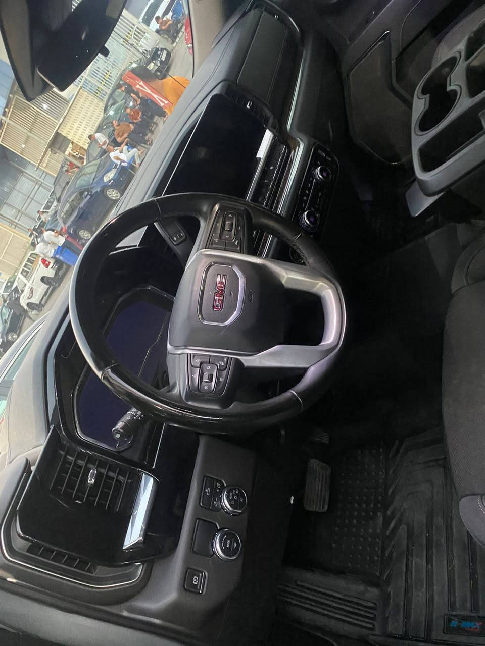 السلام عليكم  Gmc Sierra موديل 2023 ماشيه 103 الف km رقم اربيل اربع سلندر توربو للبيع
السعر 320 و بي مجال 
***********
