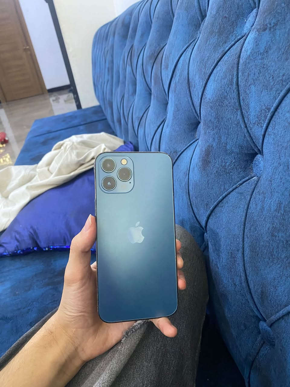 ايفون 12 برو ماكس ذاكرة 256 بطارية 53 جهاز كله وضع شركه بلادي وشرط الفحص وضمان تاخذه فقط ضهر مبدل فقط اصلي سعره 370 بي مجال بيع مستعجل ***********‬ بي واتس هم
