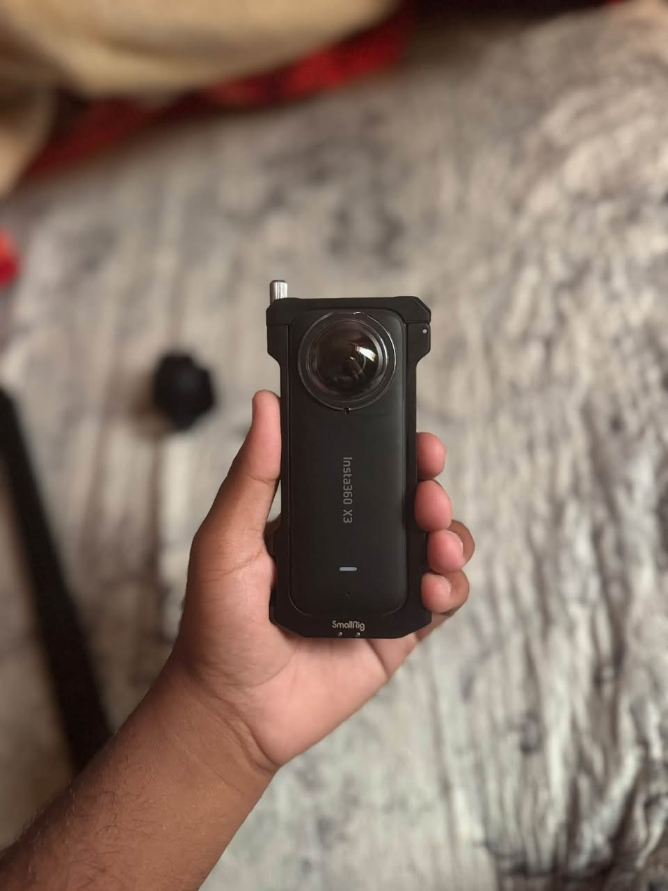 للبيع كامره انستا 360 X3 اخت الجديد فول نظافه
ملحقاتها عصا مترا او نص + درع اصلي من شركة smallrig +الكيبل الاصلي 360+ بيها لزكة شاشه + حمايه للعدسات العنوان بغداد الدوره او ماعندي توصيل الي يريدها يجي ياخذه من باب البيت السعر 350 قفل قفل بدون عمله  ما متواجد بل فيس الشراي يتصل ***********

