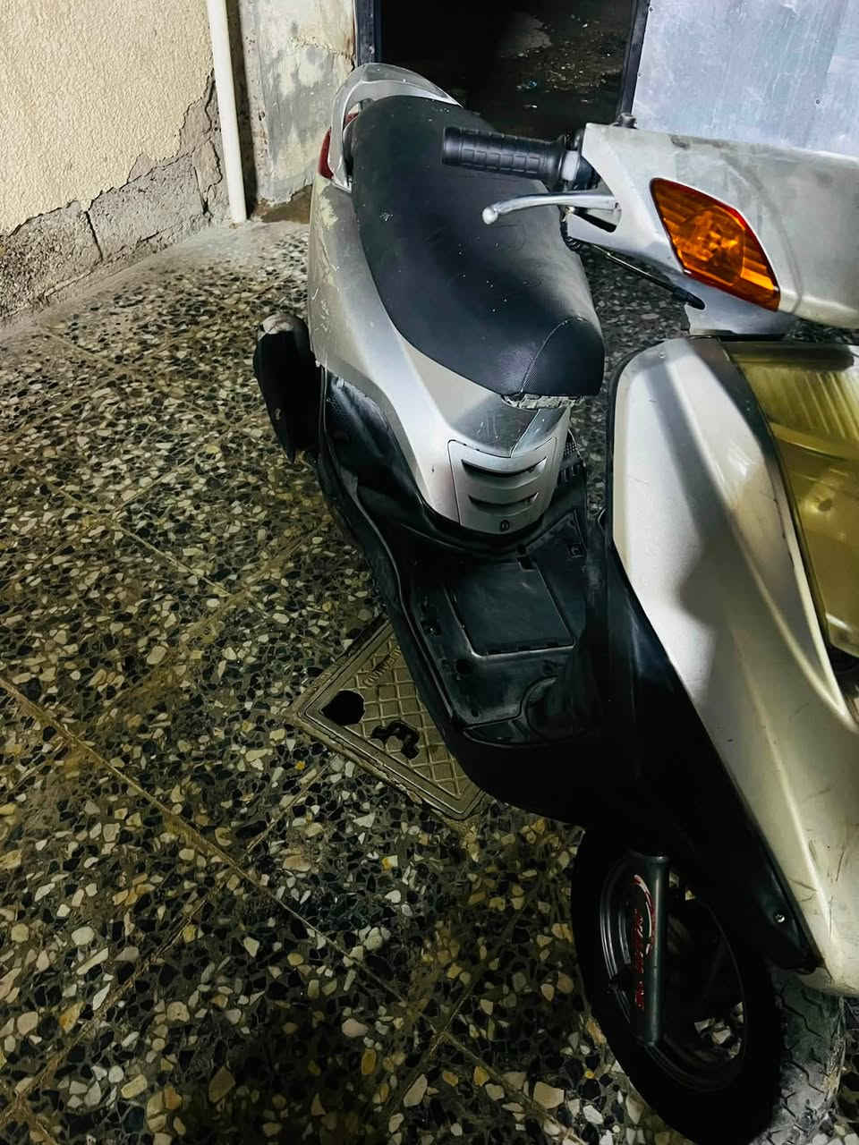 السلام عليكم دراجه بريز لايت جوه للبيع دراجه كاعده مرتبه العنوان بغداد الزعفرانيه
سعر 350 بيه مجال حك الجيه

تواصل 
***********

