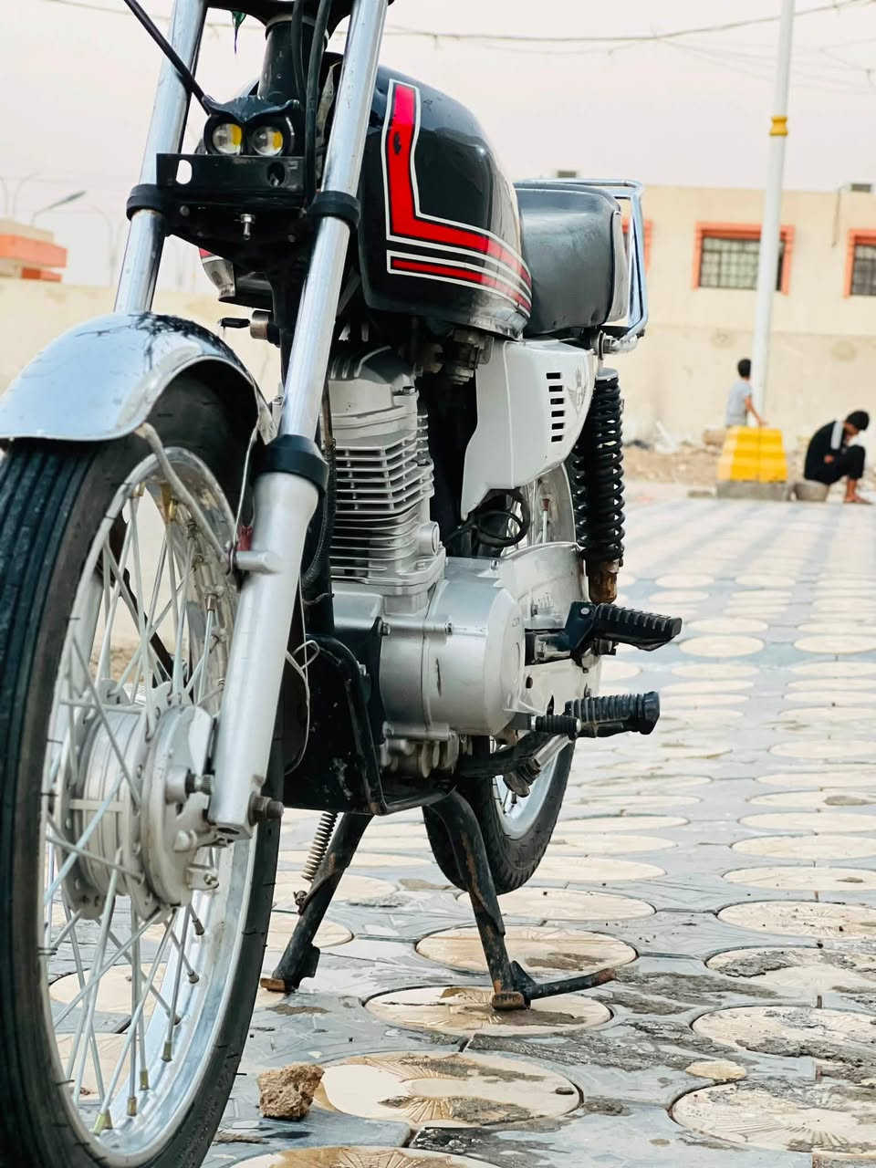 دراجه نامه مكينه ما مفتوحه شرط الفحص ول نضافه  شوفت عينك ناصريه سيد دخيل سعر ٥٥٠ 
***********
