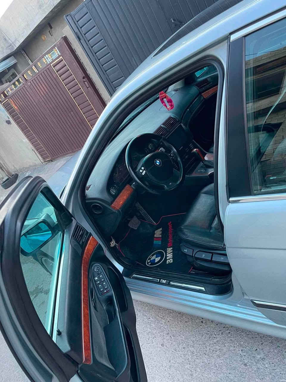 Bmw E39 * 528 ** 1999✅
Mobile / *********** 📞 Wats app
**  **  **  **  **  **  **  **  **  **
❌تکــایە ئەگەر مشتەری پەیوەندی بکە بە خــاوەنیەوە
لە نامە و کۆمێنت معــامەلە مــەکە❌

جۆری سەیــارە / بـــی ئێــم دەبلیو E39⚡
حەجمــی مەکینــە / ٥٢٨🔶
 مۆدێـــل / ١٩٩٩ ♦️
 ئاڕم پلاستیک ⭕
ئاڕم و ئەوەلیــات بــەشەرت👌
 غەرامە و پاکانە بــەشەرت📟
 مواسەفات/ 
سڵاید
دەبڵ گێـڕ 
کوشن جڵــد
 فۆڕمیکا
سوکان ڤۆلیۆم و شاشە ئایپـاد
 ئـاوێنە کارەبایی
 تــەبرید سارد و گەرم مەزبوت
 چوار تایــەو ویلی لۆک
 گێــڕ و مەکینەی لۆک
بێ دەعم و لێدراو
حیــزام بۆیاغ بۆ جوانـــی
 سەیارەکە چرکەی تیانیــە و  سەیارەی ماڵە هی مەعرەز نیە و بۆ مەسرەف مەگەڕێ
بەرەو ڕو زۆر لە وێنـــەکان جوانتر نەبوو پارەی ڕێگات ئەدەمەوە

⭕بۆ نرخ و زانیــاری زیاتر پەیوەندی بکــەن بە خاوەنی👇

ژ.م خــاوەنی☎️ / *********** 📞 واتس ئەپی لەسەرە
ناونیـشــان / پیرەمەگرون📍
