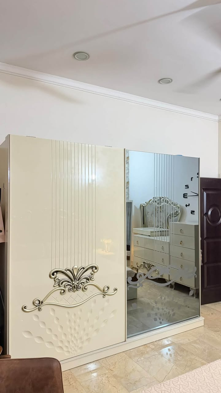 مرحبا ، غرفه نوم للبيع مكانا بغداد للاستفسار واتساب
***********
