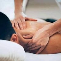 مساج متنقل • زيت زيتون • خبرة ٦ سنين