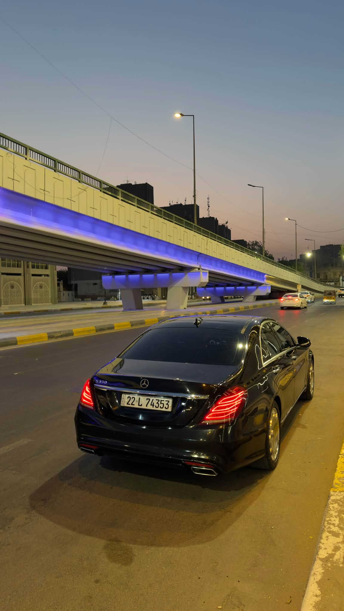 السلام عليكم ورحمة الله وبركاته 
للبيع مارسيدس اس كلاس (گاز) S350 محرك 6 سلندر اقتصادي جدا 
رقم اربيل هزة وسنوية جديدة بأسمي
السيارة فول مواصفات اربع فصوص
بيبان شفط
ناظور ليلي 
بردات كهربائية 
كشنات جلد وتدفئة وتبريد ومساج 
داخل لون اسود صاجات وإضاءات محيطية
سستم صوت برومستر
لايتات داينمك تفتر ويه الاستيرن
جگات 3 وضعيات 
حساسات وردادات 360 درجة 
قيادة ذاتية 
شفتات بالاستيران 
جنطة كهرباء وشفط
بانوراما على طول السيارة
خمس بصمات 
ويل 19 مايباخ اصلي اصلي مو تجاري سعره 2500 دولار تخم تايرات جدد 
السيارة مكفولة كفالة عامة فقط دعامية خلفية مصبوغة اثر شخوط 
مغلقة بنيد وجنطة PPF ضمان خمس سنوات 
السعر 27 الف دولار يعني 270 ورقة 
المكان بغداد الكرخ شارع ستة 
للتواصل ***********
***********
