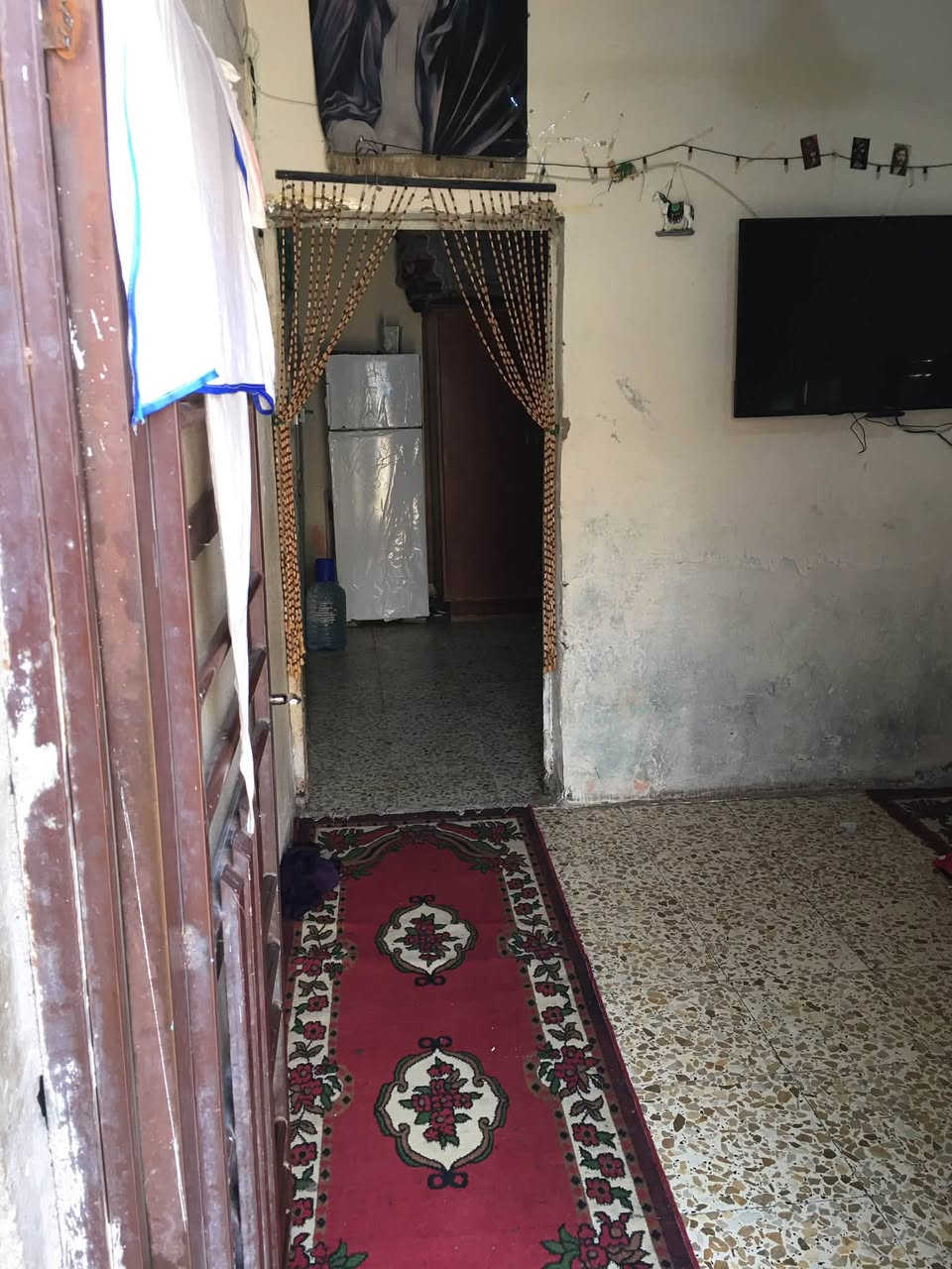 السلام عليكم بيت ام الكبر ولغزلان منطقه
كامله مي مجاري تبليط خدمات كامله 
بيت مساحه ستين متر بنيان جديد ومرتب وحلو 
سادس فرع عن الشارع *********** هذا الرقم الستفسار واتساب ولسعر مناسب
