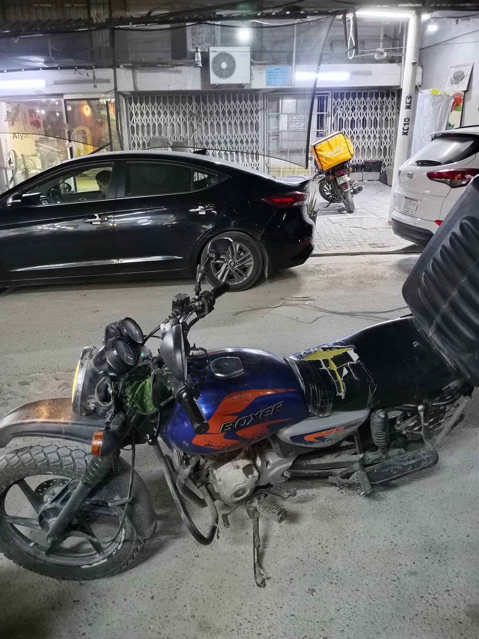 السلام عليكم
بوكسر 2021 نازله 2022
ماشيه 48 مجفته وبيها نواعم بسيطه
مرقمه ومستلم سنويه بس راعيها ميقبل يحول لبيع كوم حديد اذا قنعت راعيها يحول بلعافيه عليك اكفلك من السرقه والعشاير 
سعرها 900 وبيها مجال حك الجيه
مكاني بغداد ***********
