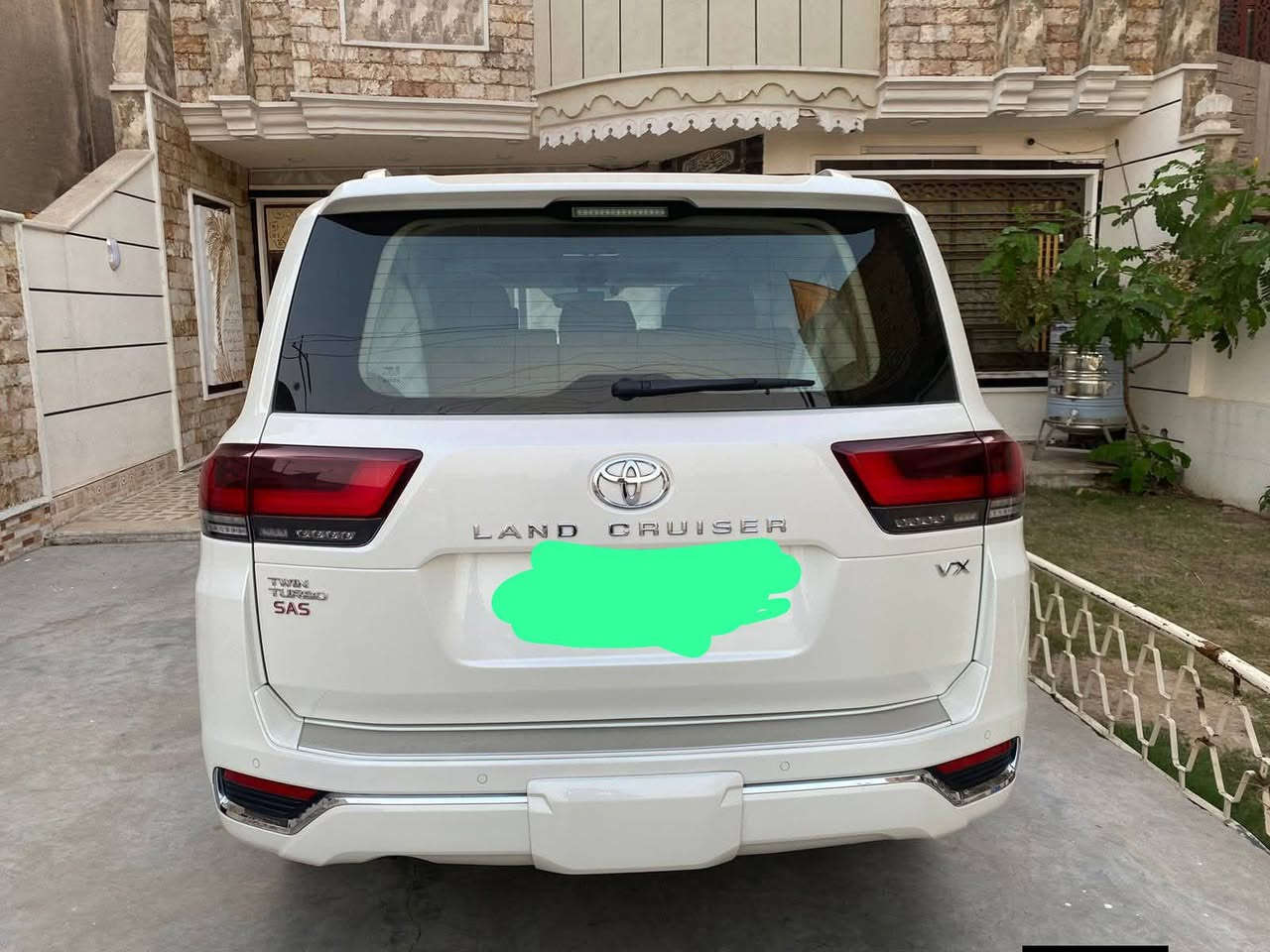 لاندكروز VX • ٢٠٢٢ • ضربته