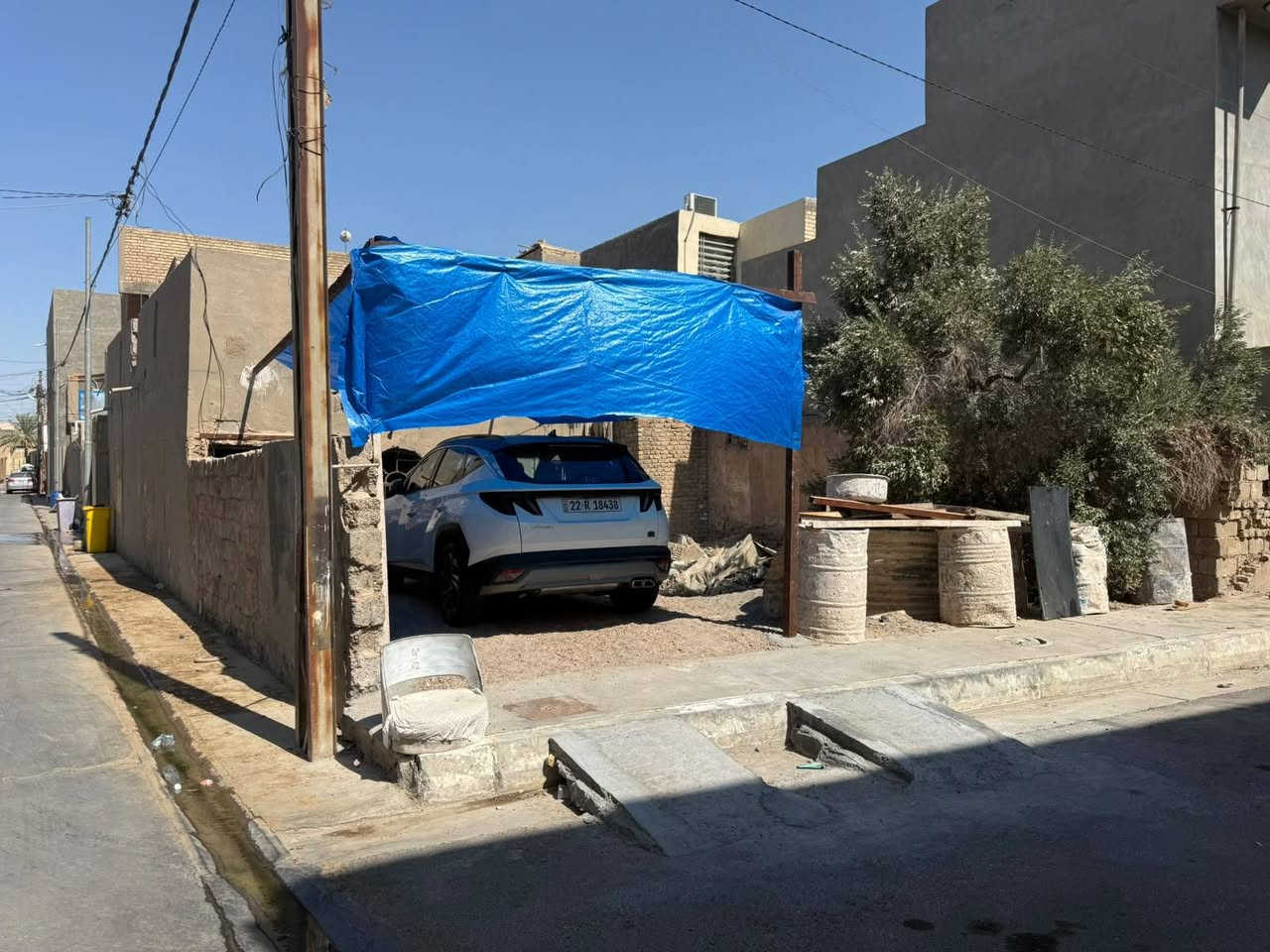 للبيع بيت عكاده يعتبر قطعة أرض ركن في حي الجولان قرب جامع القدوس رقم العقار ٢٨٩٤ الحصوه مساحه ١٨٢.٥ واقع حال ٢٠٠م كما موضح في الصور وبسعر ١٠٠ مليون وقابل للتفاوض للأستفسار على وات ساب *********** أو الأتصال ***********

