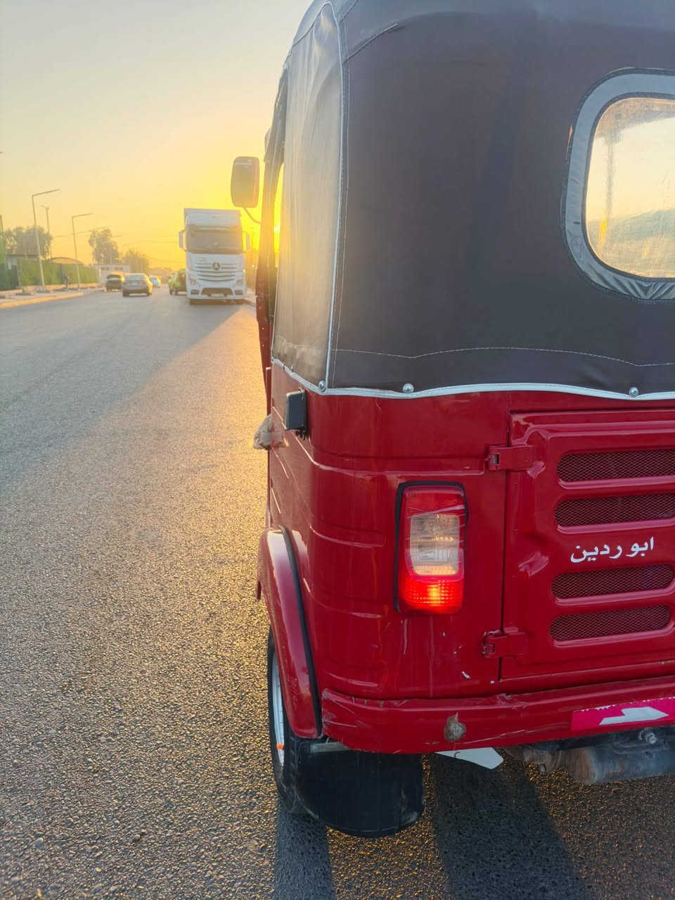السلام عليكم تيك توك للبيع موديل 2018 ‏
شادلها محرك جديد مال 2020 
السعر خمس ملايين و300 وبها مجال

/***********
