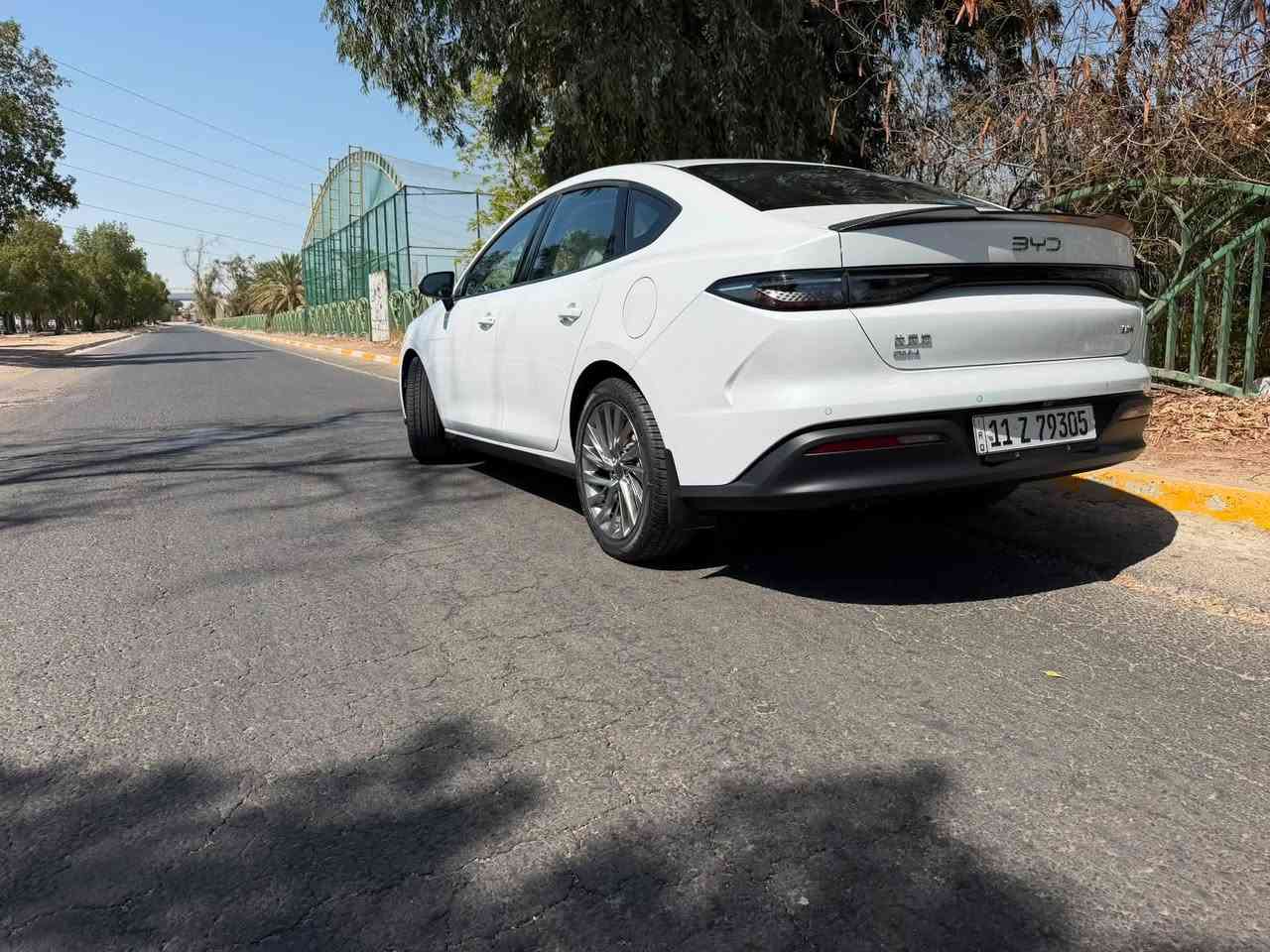 السلام عليكم بي واي دي byd سيل 5   
مكفولة من كلشي مابيها نقص 
ماشية 9500 
نظيفة كلش 
ً
بيها ويل 18  غير شكلها جذرياً وحته رزانتها 
مكاني بغداد  حي الجوادين  
***********
