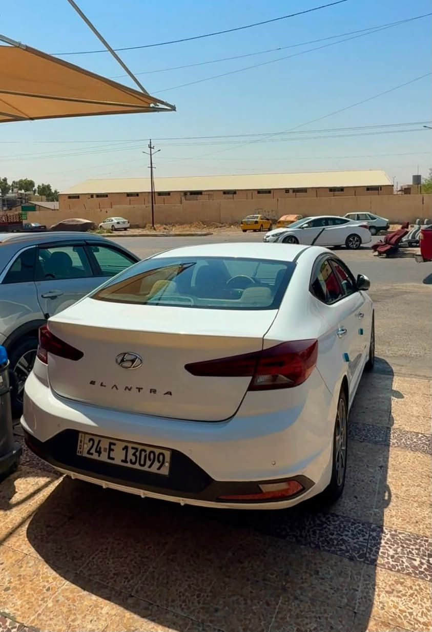 للبيع
النترا وارد خليجي موديل2019

 ماشية 135 km قابل للزياده 

🚫السياره بدون حادث خليجي 
حادث صار بيها بلعراق خلفي قبغ صندوك  

اربكات سليمة 

رقم دهوك دولي
 رقم وهزة وسنويه جديد 

شرط التحويل 

محرك 4سلندر  2.0 دوش المرغوب 

 كير اوتوماتيك AT المرغوب  شرط المحرك والكير 

مواصفات:

سلايد فتحة سقف 
مري شفط 
اشاير بلمري 
انضمة ترحيب 
بصمة أبواب 
تبريد قطعتين 
شاشه كبيره 
فول تحكمات ستيرن 
كاميرا دوارة 
حساسات خلفي امامي
 شاشة اعطال 
مانع انزلاق  
٣ أنظمة قيادة  

سيارة جاهزه 
العنوان 
موصل الايسر 
***********
