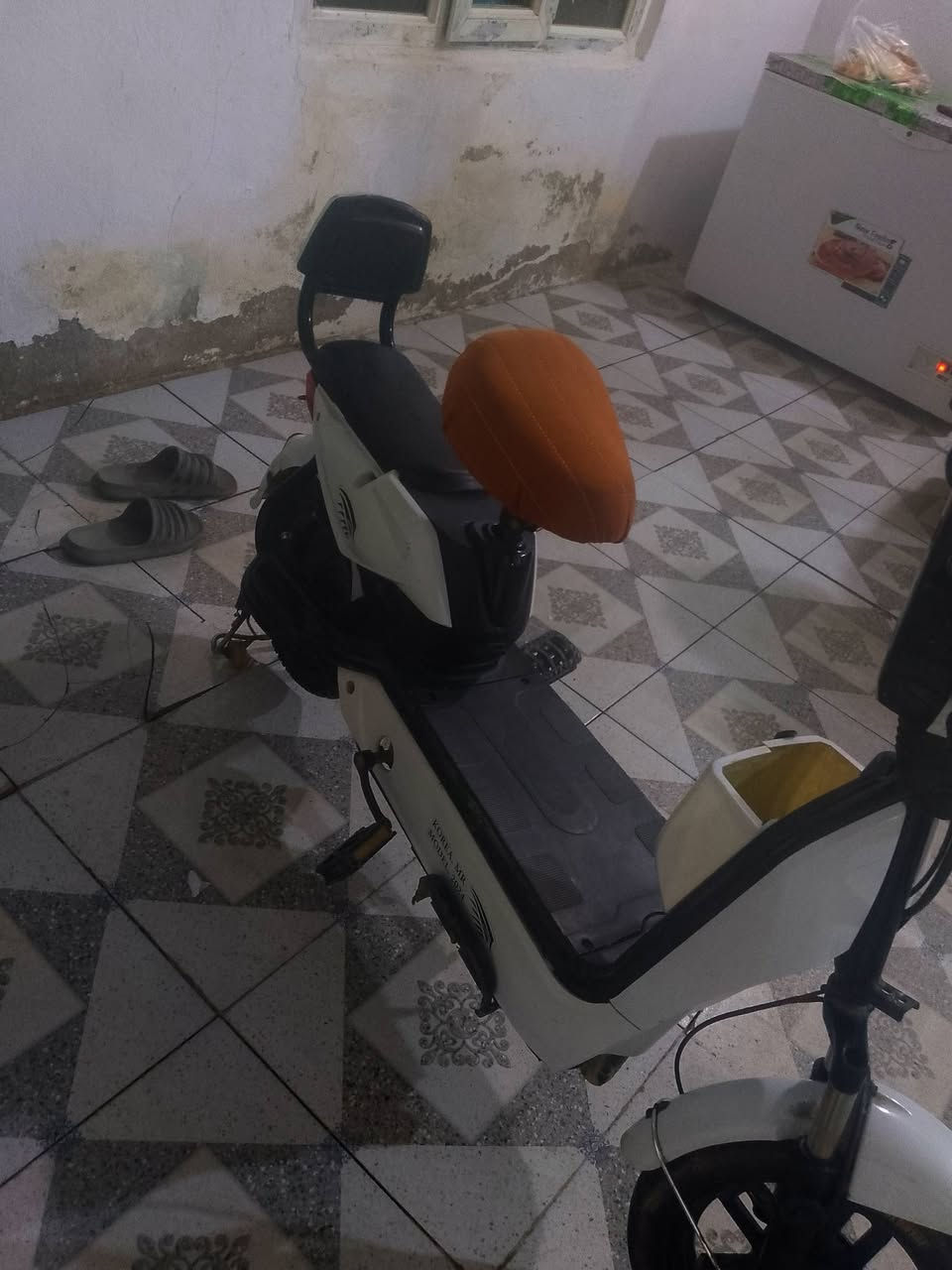 سلام عليكم دراجه شحن صغير مالمدرسه مديل2024دراجه تشتغل علا مفتاح وا بصمه كامله مكمله وابيه ثلاث سرعات دراجه كامله من حيث من كهربائية  شغاله من اضويه شغالا دراجه كامله نقصه بس بطاريه واحده و الجوزه مالت دبل اشاره بس أما علا دراجه فيها كامله مكمله السعر الدرجه 150وابيه مجال الطيبين الرقم/***********3العنوان/النجف الاشرف يم مصعد مال   الولايه يم امير المؤمنين.

