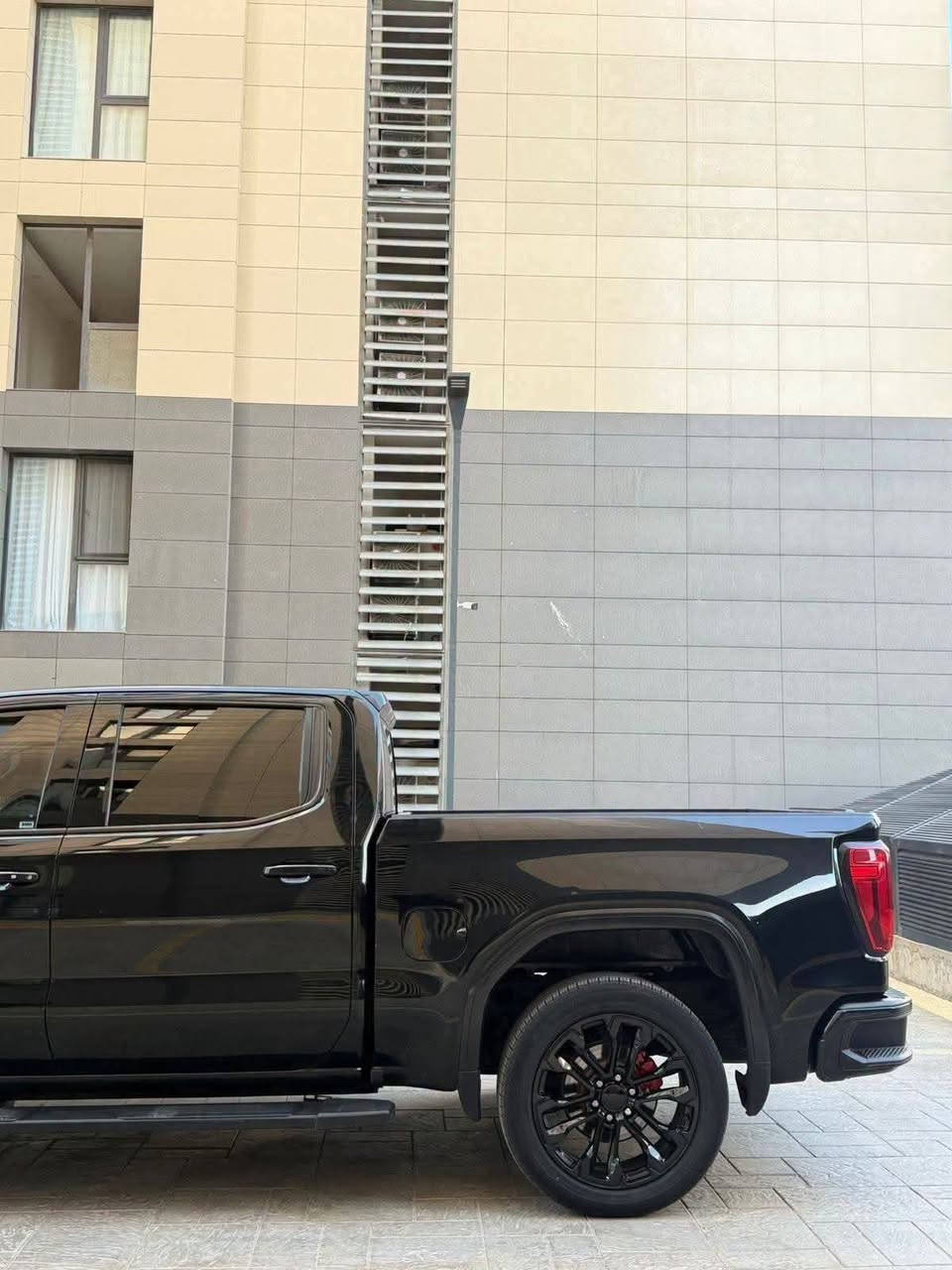 جمسي سيرا 2023 الفيشن بدون ايرباك
رقم اربيل

محرك  v8 5300

فول مواصفات 

داخل شكل الجديد

شاشه كبيره 
بصمه تشغيل 
بصمة ابواب 
تشغيل عن بعد 
باب طويل المرغوب

باب خلفي  3 قطع

 محرك V8 5.3 
اوتو ستارت 
شاحن واير ليس

ويل كب 
لايت لد زنون 
بروجكتر زنون 
شاشه كاميرا 

السعر 345 قابل للتفاوض 

 

مكان السياره بغداد حي الحسين خلف كليه الرشيد 

للتواصل  ***********
