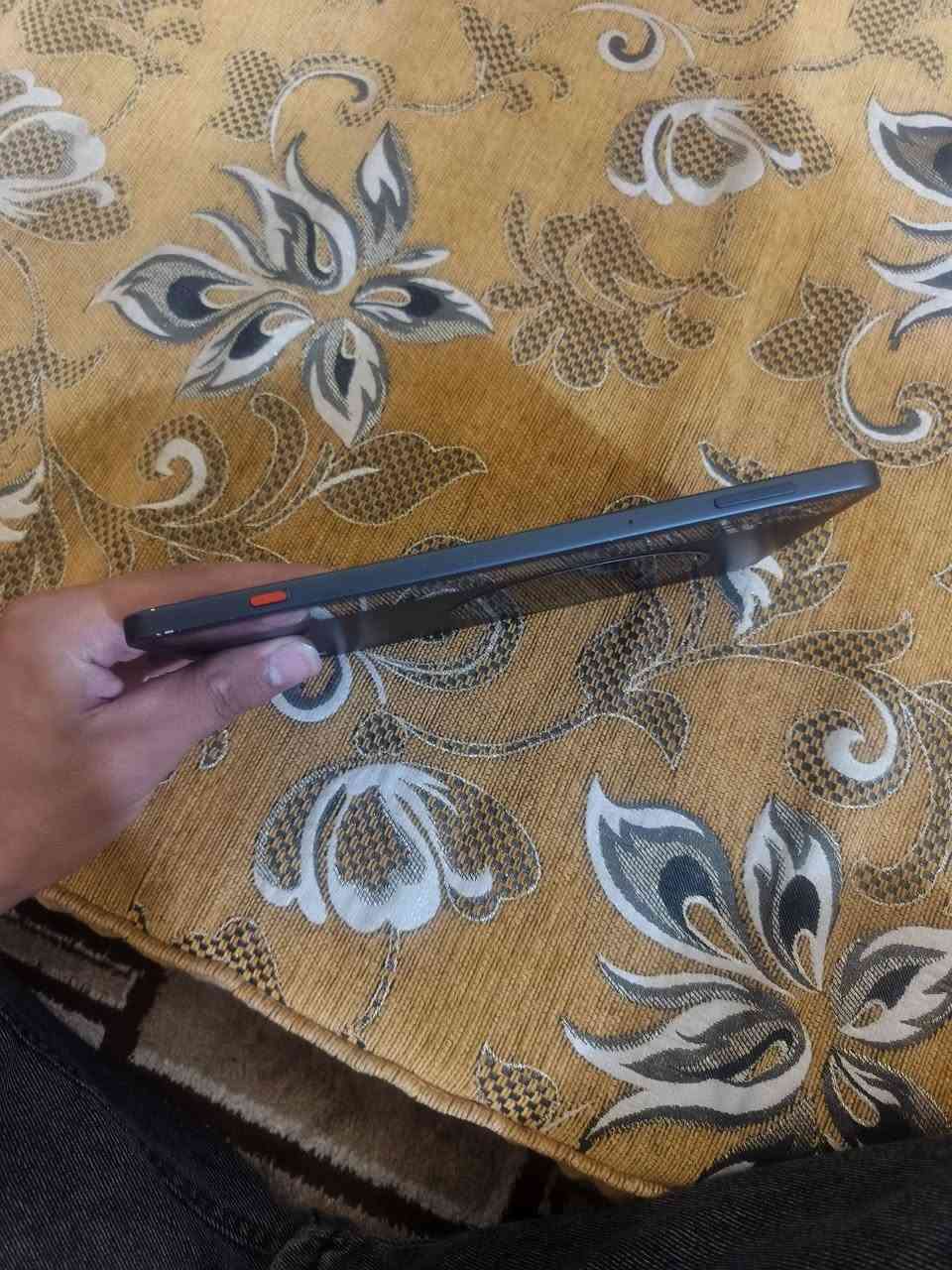 ايباد • بطارية ٩٢٪ • كامل ملحقات