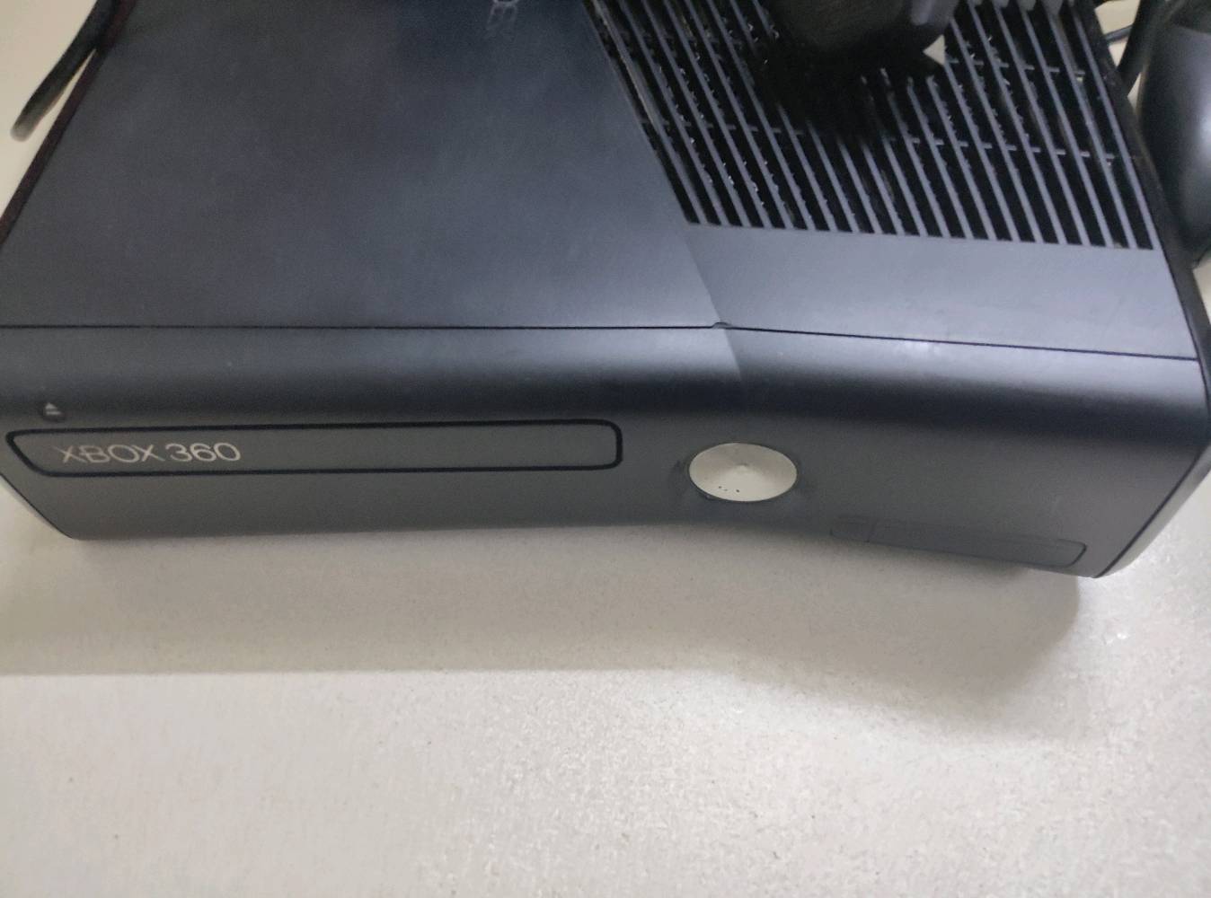 xbox 360
جهاز نضيف كامل ملحقات وبي يدتين وشاحنته الاصليه وبي 25 لعبه ومنهن معربات جهاز مامصلح بس معجون اني بدلتله اصلي ومايحمه 
سعر 100 وموجود توصيل 
*********** واتساب 
