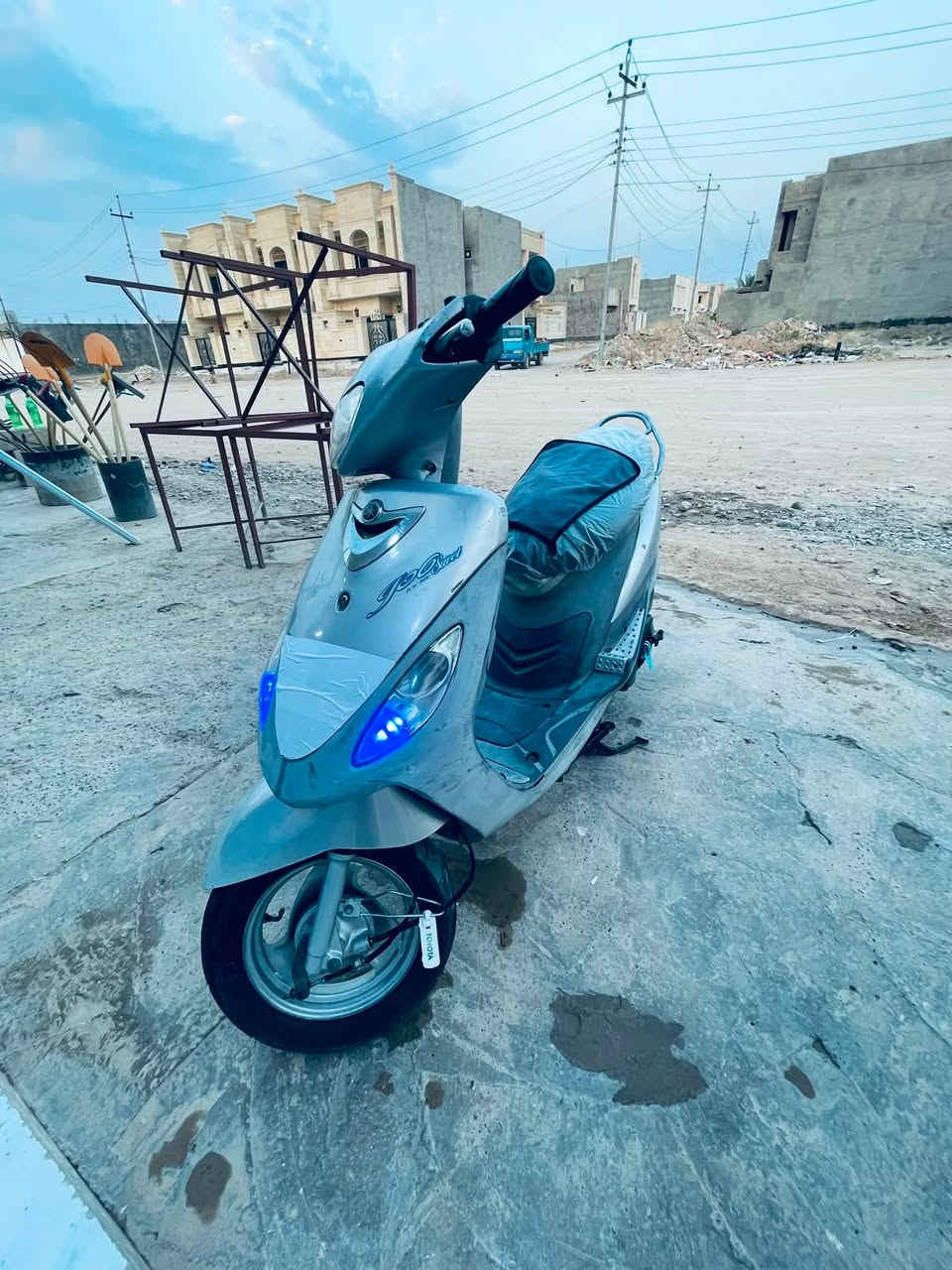 للبيع ماكس منغولي  جاهزه بدون اي نقص نكره سلف وهندر
محرك مفتوح حلو وياله عدله تايرات جديده سرعه 120 
لايت زنون ثلجي اشاير شغاله دراجه اخت الرمبه 
سعر 600 وببها مجال حك الجيه 
مكاني تكريت ترهم مراوس 
للاستفسار ***********
