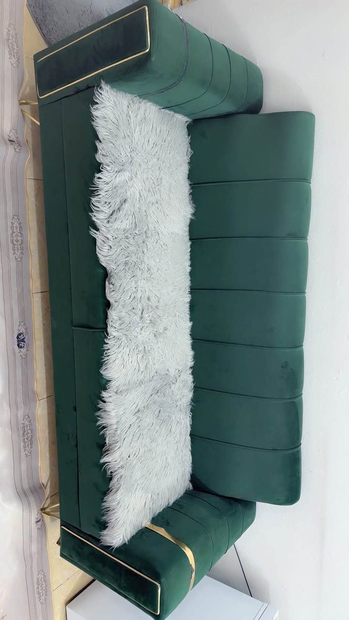 السلام عليكم تخم للبيع مع الشراشف ب٢٠٠ وبي مجال رقمي ***********
