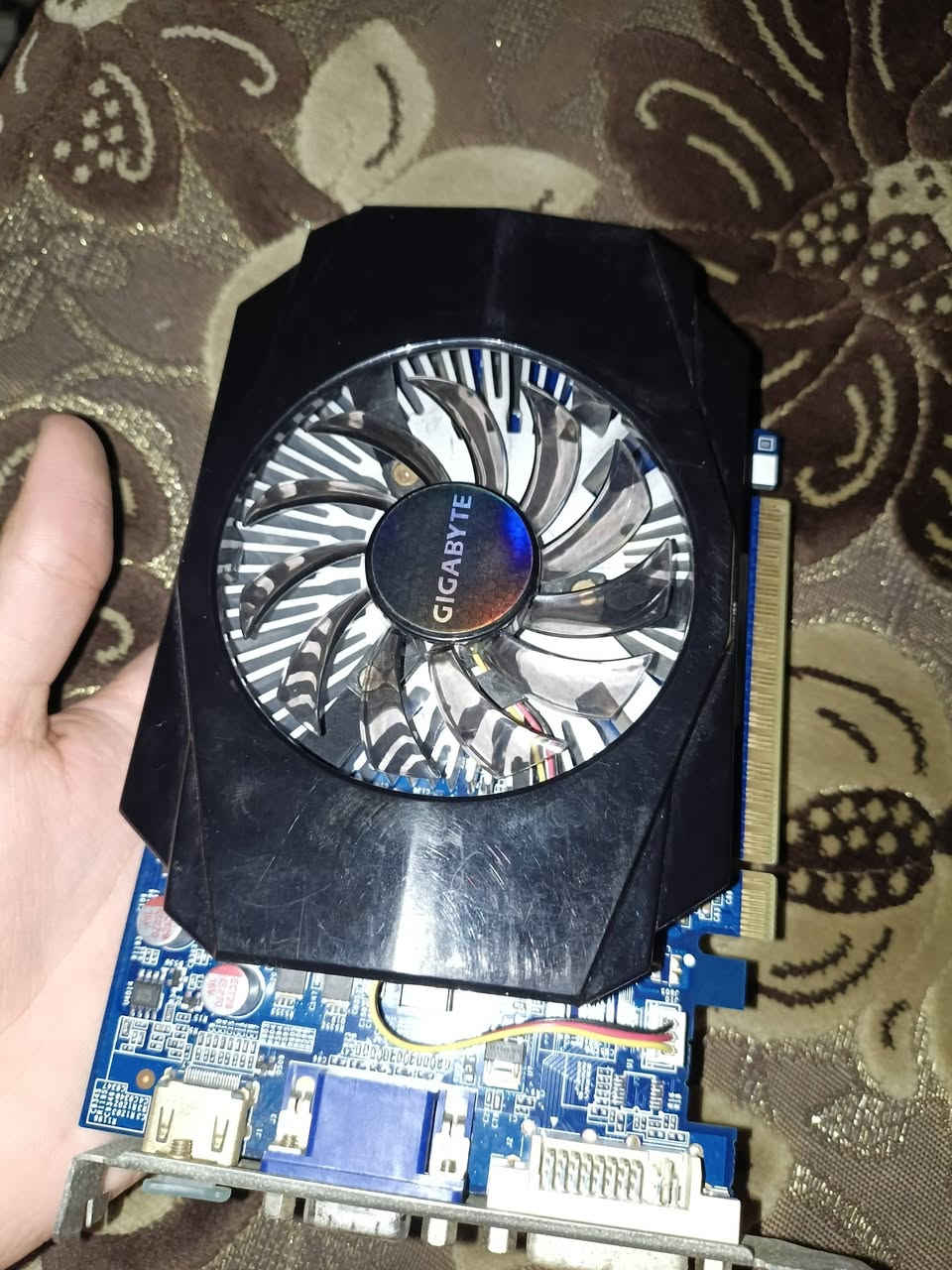 كارت شاه جديد ما مفتوح حتى لزكه مال شركه بعدها اسمه gt 730 2gb كارت يدعم العاب 60 فريم رايده ب35 مكاني بغداد السيديه رقمي ***********
