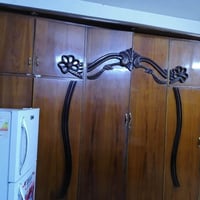 غرفة اخشاب للبيع صاج اصلي عراقي اضرارها بسيطة سعرها 400 وبيها مجال 077...