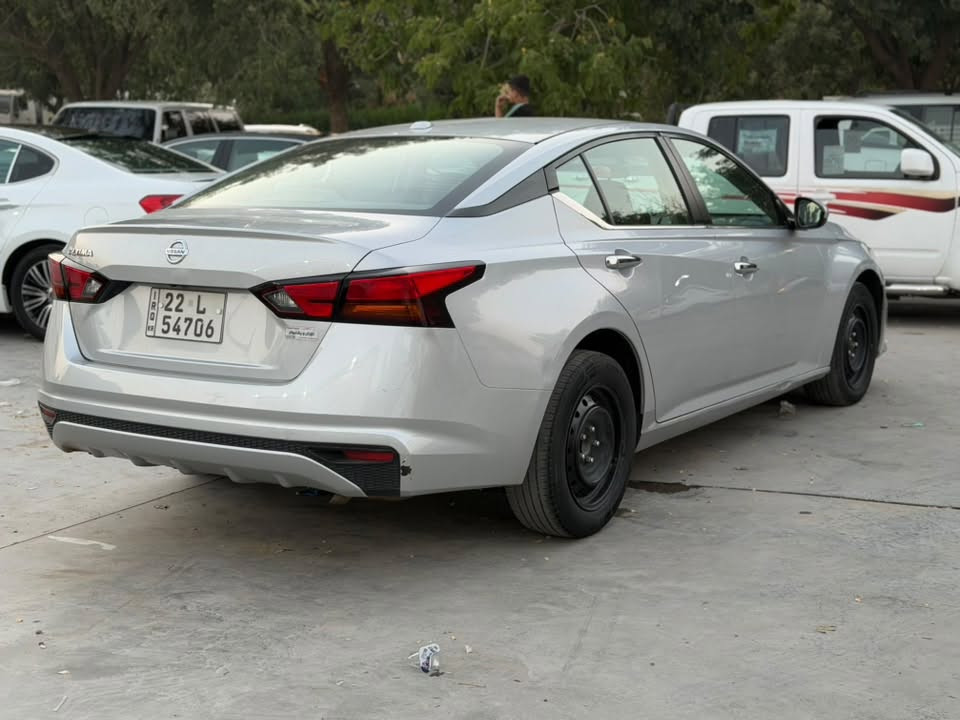 سلام عليكم 
🚗 للبيع | نيسان التيما 2019 S 
✔️ الموديل: 2019
المواصفات:
- محرك 4 سلندر 2.5 لتر اقتصادي وقوي
- ناقل حركة أوتوماتيك CVT
- تشغيل بصمة + تشغيل عن بُعد + بصمة ابواب
- مقاعد كهرباء
- شاشة لمس مع Apple CarPlay وAndroid Auto
- كاميرا خلفية دوارة
- حساسات 
- رادار أمامي، تحذير الاصطدام، ومثبت سرعة ذكي تحكمات بالستيرن جهتين
- نظام مراقبة النقطة العمياء
- جنوط رياضية 19 إنج
- إنارة LED لايت ليد
- مكيف ممتاز منفصل تبريد ثلج 
- مانع انزلاق 
حالة السيارة:
✅ الضرر ربع بونيد صبغ + جامرلغ السائق مبدل بدون أي ضرر   السونار والضرر بالمنشور
✅ رقم اربيل  الجديد لحد 2030 وباسمي 
✅ السيارة نظيفة جداً وجاهزة للاستخدام بدون اي مصرف ممشى السيارة ٧٣ ميل گير ومكينة وكهربائيات كلها بشرط وين ميعجبك افحص 

📍 الموقع: قضاء كلار تابع لسليمانية
💰 السعر المطلوب 128$ 
📞للاستفسار الاتصال عالرقم ***********

