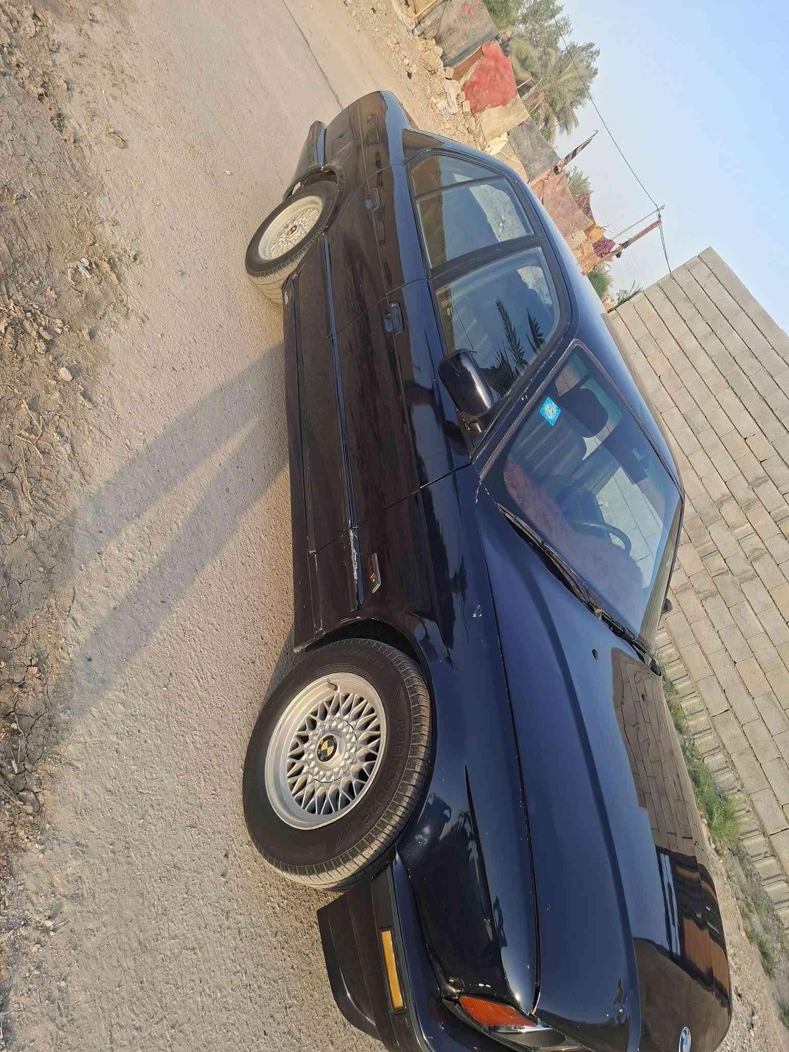 السلام عليكم سيارة للبيع بي أم مديل 2000محرك فانوس مسكر سيارة جاهزة حداده تبريد تخم تاير سيارة صبغ جمالي فقط للأستفسار على هاذه رقم ***********
