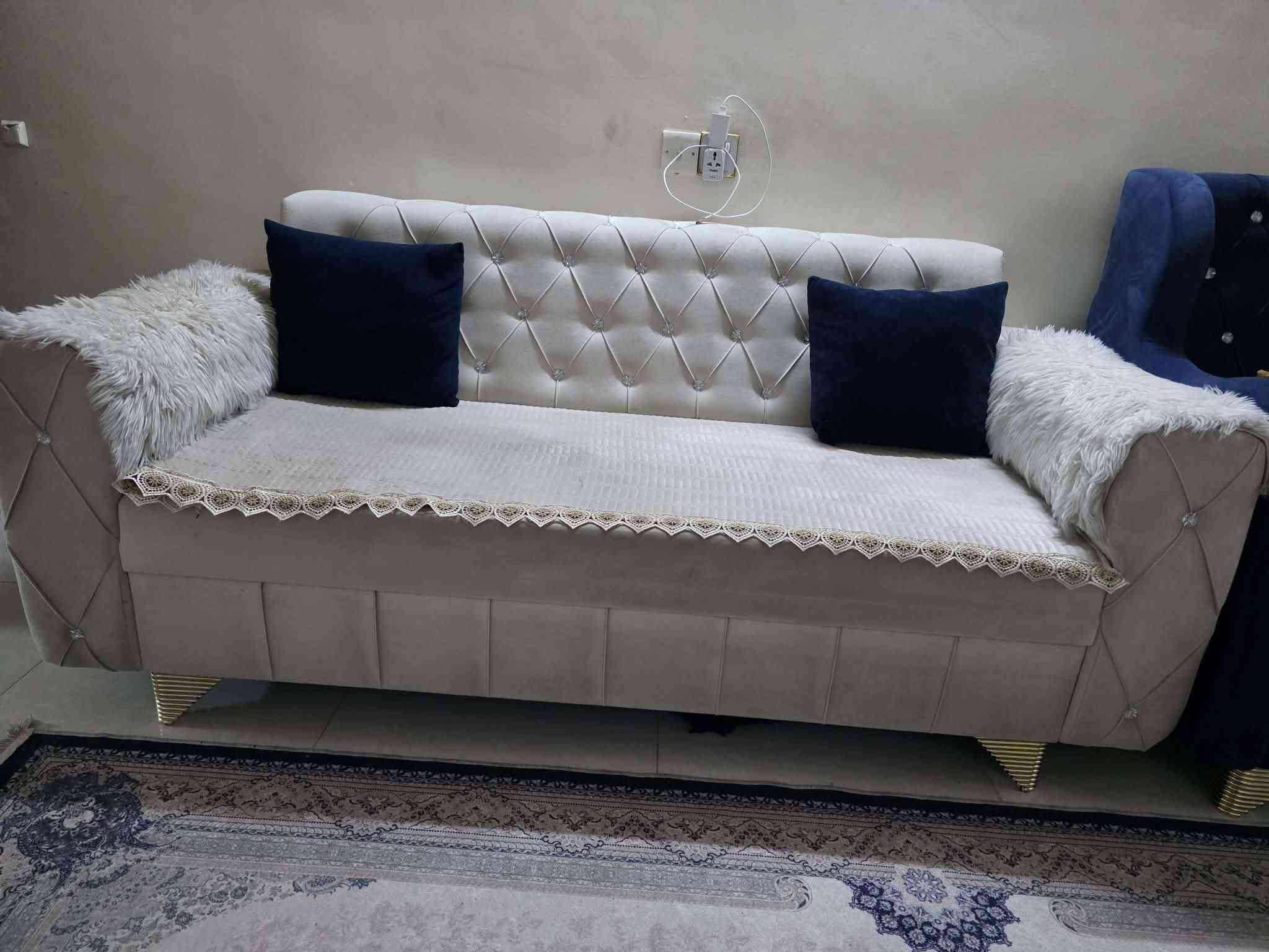 كنب • صوفا • بدون تفاصيل