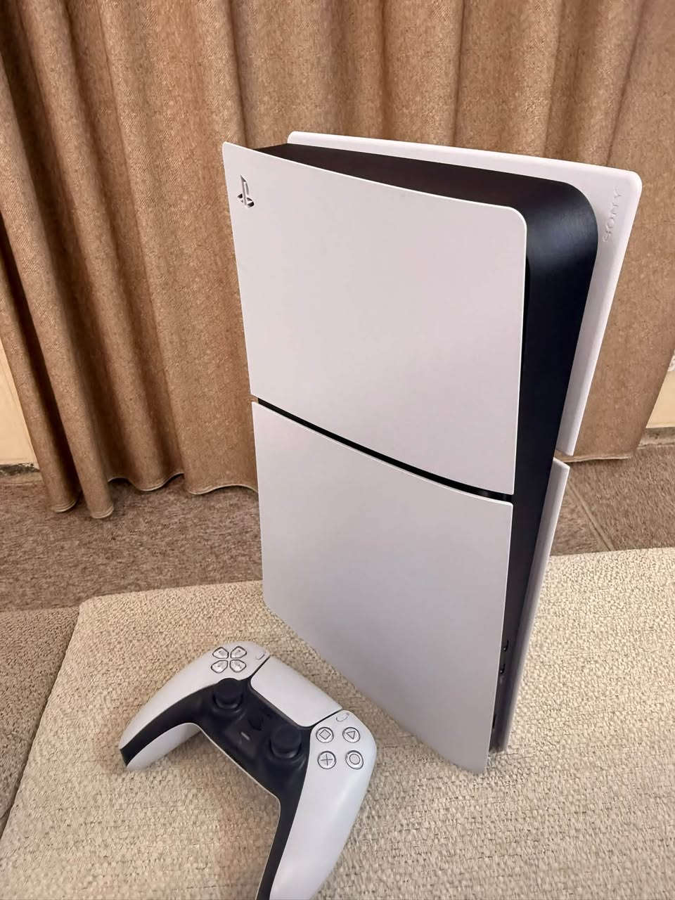 سلام عليكم PS5 سلم امريكي 1تيرة الله شاهد استعمال شهر نضيف ويا كارتونتة وكيبلاتة الاصلية والجوستك الاصلية وقرص FIFA21 .
السعر: 880الف وبي مجال بسيط 
المكان : بغداد / الغزالية / ***********
