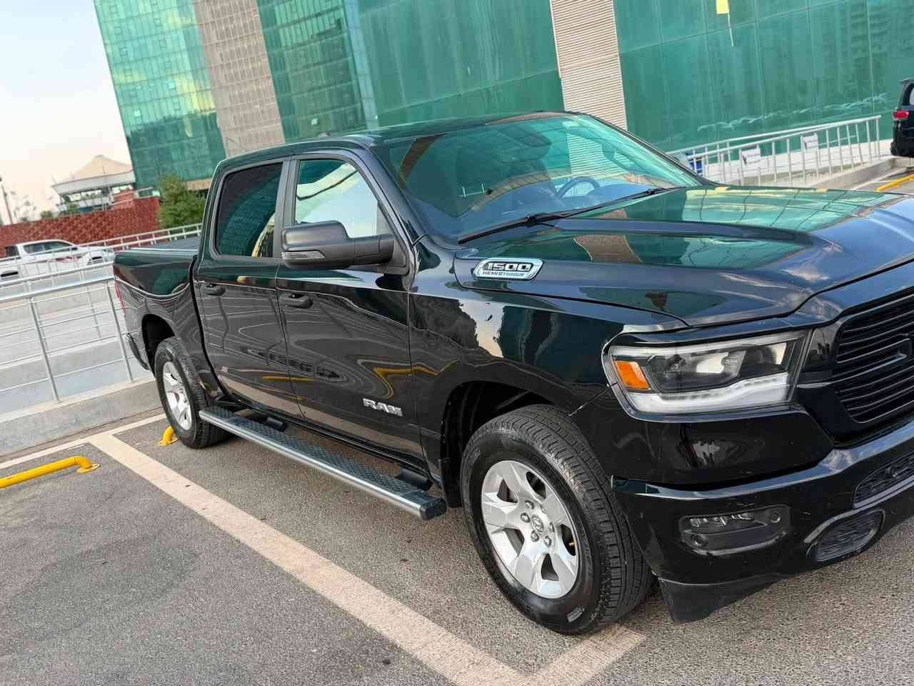 2024 Ram 1500 Lone Star 4x4 5'7 Box
للبيع فقط
رقم حرة تترقم كل المحافظات 
                                                        lone star مواصفات    
محرك هيمي 5،7
باب كبير بدي قصير
فور ويل 
نقطه عمياء المرايا الجانبيه 
سكليتر كهربائي 
شاشة تيسلا 
حساس امامي و خلفي 
دعامية خلفية بيها دوسة إضافية 
كشنات و ستيرن هيتر
كشن كهرباء
بك لايت رادار و نظام نقطة عمياء بالمرايات الجانبية
كفر بدي اصلي امريكي 
البدي بيها تغليف مميز مع اضاءة 
الحادث 
تعديل و صبغ وجه البنيد فقط +
جاملغ الأيمن بيه تعديل بارد و شوية تقليم +
تعديل بدايه الشاصي طرف اليمين + طاك أيرباك الدشبول والستيرن ومرجعه سستم 
ماشية 39 الف mi
السعر 28000$
مكان السيارة اربيل
  ***********
  ***********
