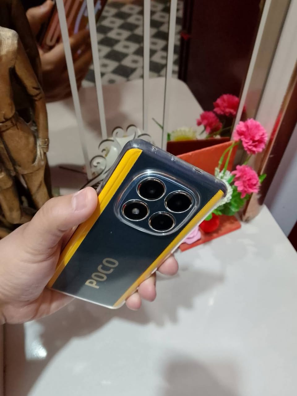 POCO X7 5G
مواصفات جهاز Poco X7 الأساسية:مراوس 

​الذاكرة والتخزين: 256 جيجابايت 
مع رام 8 جيجابايت (+4 جيجابايت إضافية من النظام).
​المعالج: Dimensity 7300-Ultra بتقنية 4 نانومتر (ممتاز للألعاب والاستخدام اليومي).
​الشاشة: AMOLED بحجم 6.67 بوصة، بدقة 1.5K بمعدل تحديث 120Hz.
​الكاميرا: خلفية رئيسية بدقة 50 ميجابكسل مع تثبيت بصري (OIS)، إضافة لكاميرا واسعة 8 ميجابكسل.
​البطارية والشحن: سعة 5110 ملي أمبير تدعم الشحن السريع بقدرة 45 واط.
​المميزات: بصمة مدمجة تحت الشاشة، سماعات ستيريو، ومقاومة للمياه والغبار.
ببجي 90 فريم 
مكاني رميثه  تواصل وتساب***********
او خاص
مراوس
