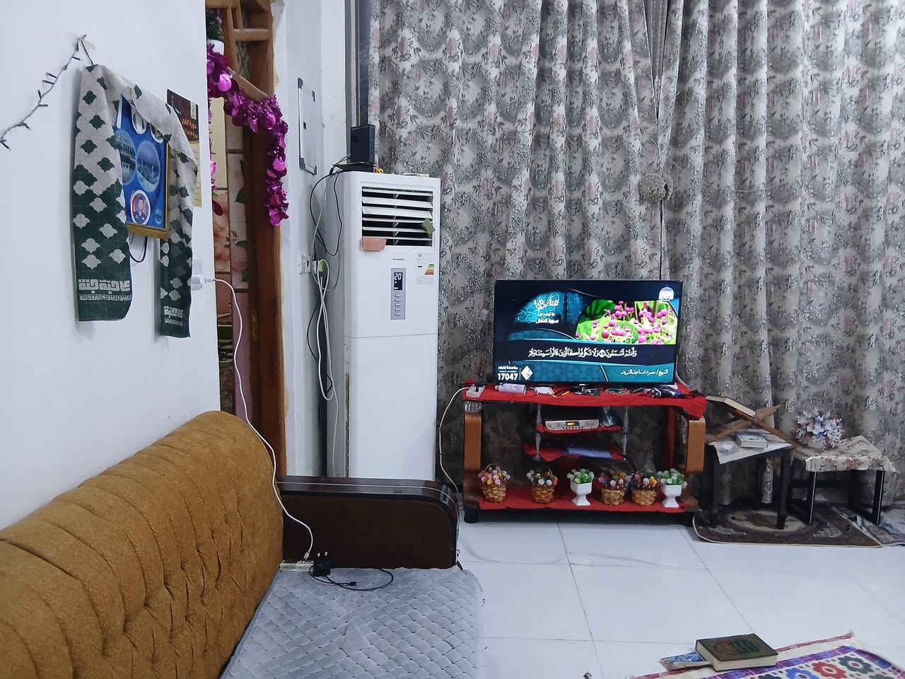 مشتمل ١٥٠م للبيع حي الكرار ٠قرب صورة السيد الشهيد٠ بناء طابوق ٠سقف مسلح٠ارضية كرانيت٠غرفة نوم ٠مطبخ٠هول ٠استقبال٠صحيات خارجية ٠خدمات كاملة ٠تبليط ٠مجاري٠
الاتصال ***********
***********
حجي حامد٠٠
