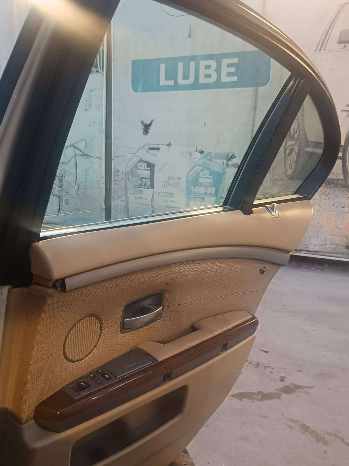 بي ام دبليو 745LI • ٢٠٠٤ • رقم بغداد