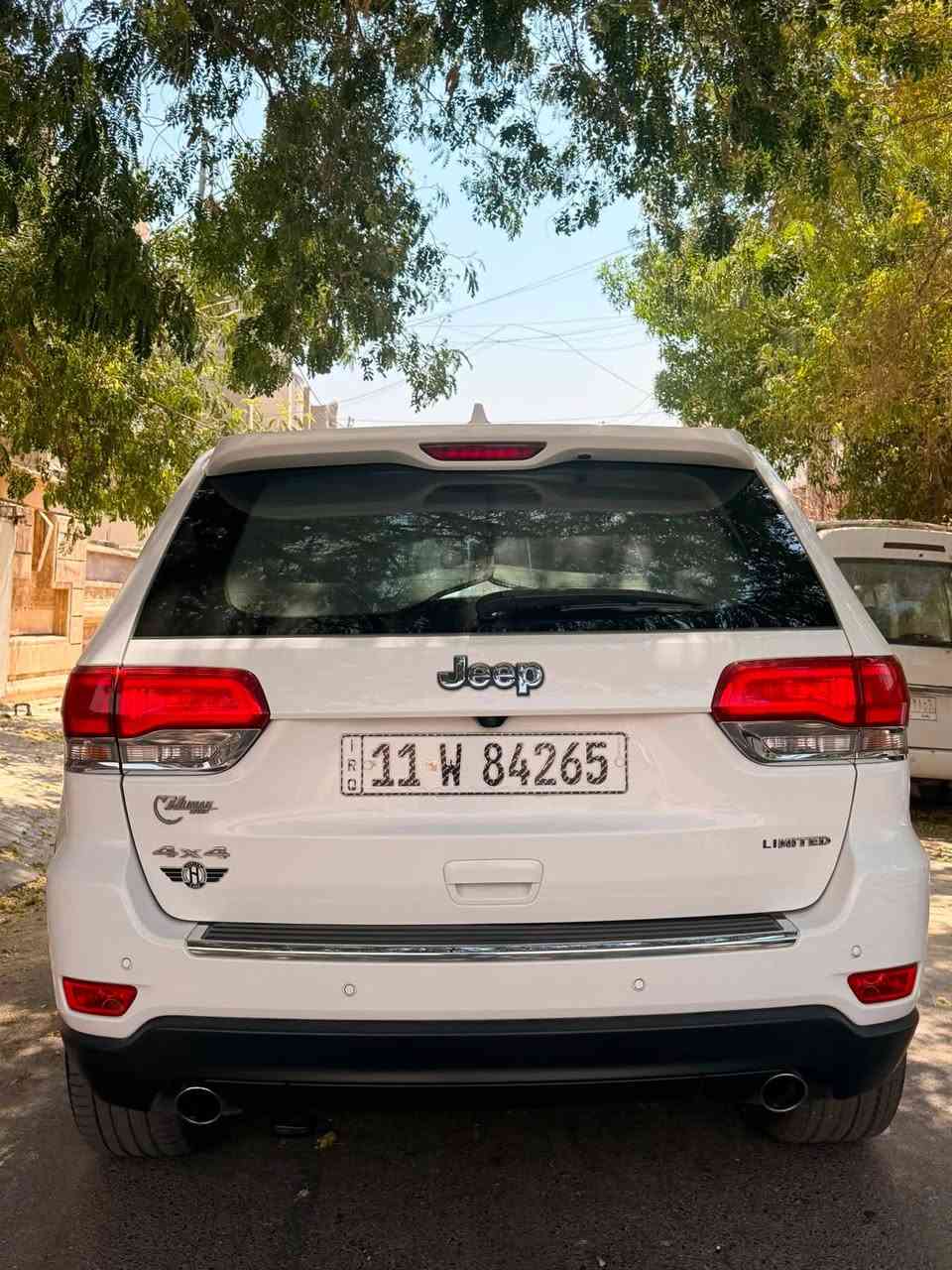 السلام عليكم..
جيب لمتد 2019 خليجي وكالة هارلم
مكفولة كفالة عامة 
ماشية 35 الف انظف جيب بهذا موديل
سيارة داخلة بضمان شركة هارلم 
دهن وفلاتر وكل صيانة بالشركة
ماخذيها زيرو 
السيارة لمتد بلاص (ثلاث شاشات)
غراضها وكاعياتها وجنطة كلهن بالصندوك 
جنطة كهرباء
حساس امامي خلفي
رادارات جانبية 
تدفئة تبريد كشنات
فتحة بنروما
سيدي جنجر بالجكمجة 7 اقراص
هواي مواصفات بعد بيها
رقمها بغداد وايضا رقم دولي جديد وهزة ايضا بعدها 
السعر 24800 وبيها مجال بسيط 
الاتصال 
***********
***********
