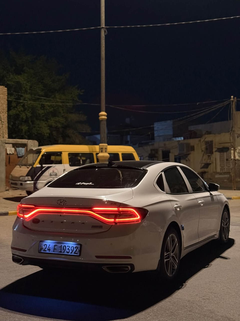 السلام عليكم للبيع او مراوس بجارجر 5.700
ازيرا 2018 خليجي فول مواصفات 
-بصمة
-بانوراما 
-كشنات جلد-تدفى -كهرباء
-بردات خلفيه بلاديه
-مكينه3500
-حساس خلفي امامي
مكينه وكير مكفولات حدادية جديده
بيها شبر بلجاملغ الامامي صبغ
السعر 170 وبيه مجال
الاتصال ***********
