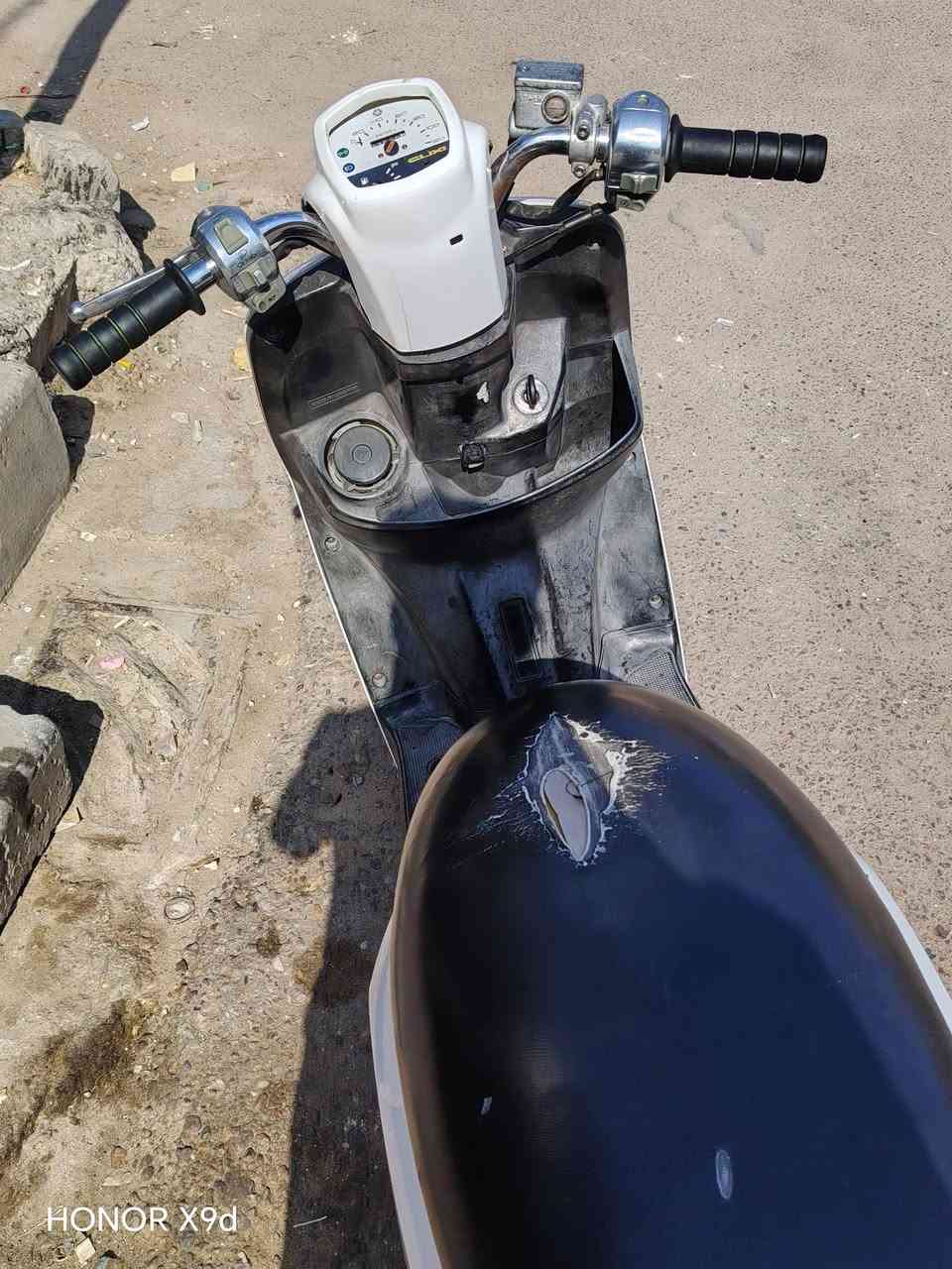بوليس للبيع
اوراق بأسمي بس ابيعه كوم حديد 
325 قفل لا تعاملني 
***********
