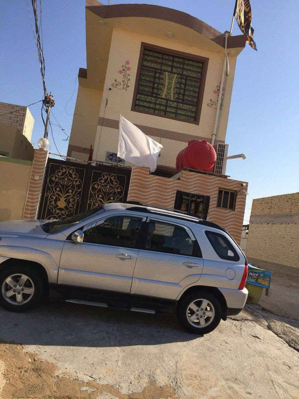 السلام عليكم
مناسب جدا طابقين 
 بيت 100م طابقين للبيع
حي النداء خلف مول بغداد 
موقع مرغوب خدمات كاملة 
سوك مدارس ماناقصة شي 
السعر 100 مع المجال
***********

