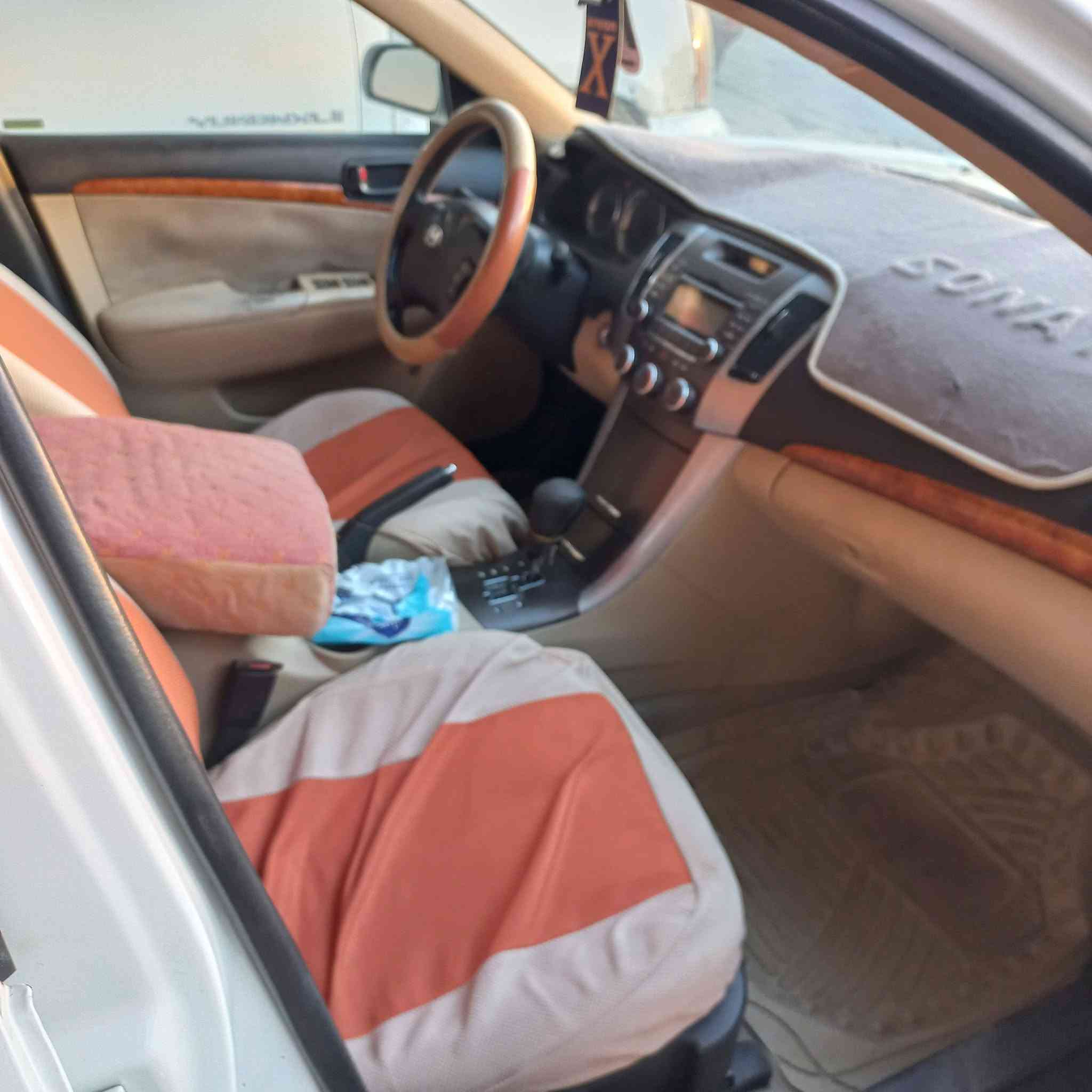 سوناتا ٢٠٠٩ وارد أمريكي
 فول مواصفات
 بيها صندوق وباب وجاملغ صبغ ابيعها حزام بسعر  ٨٣ وبيها مجال رقم انبار شرط التحويل  للاتصال ***********
