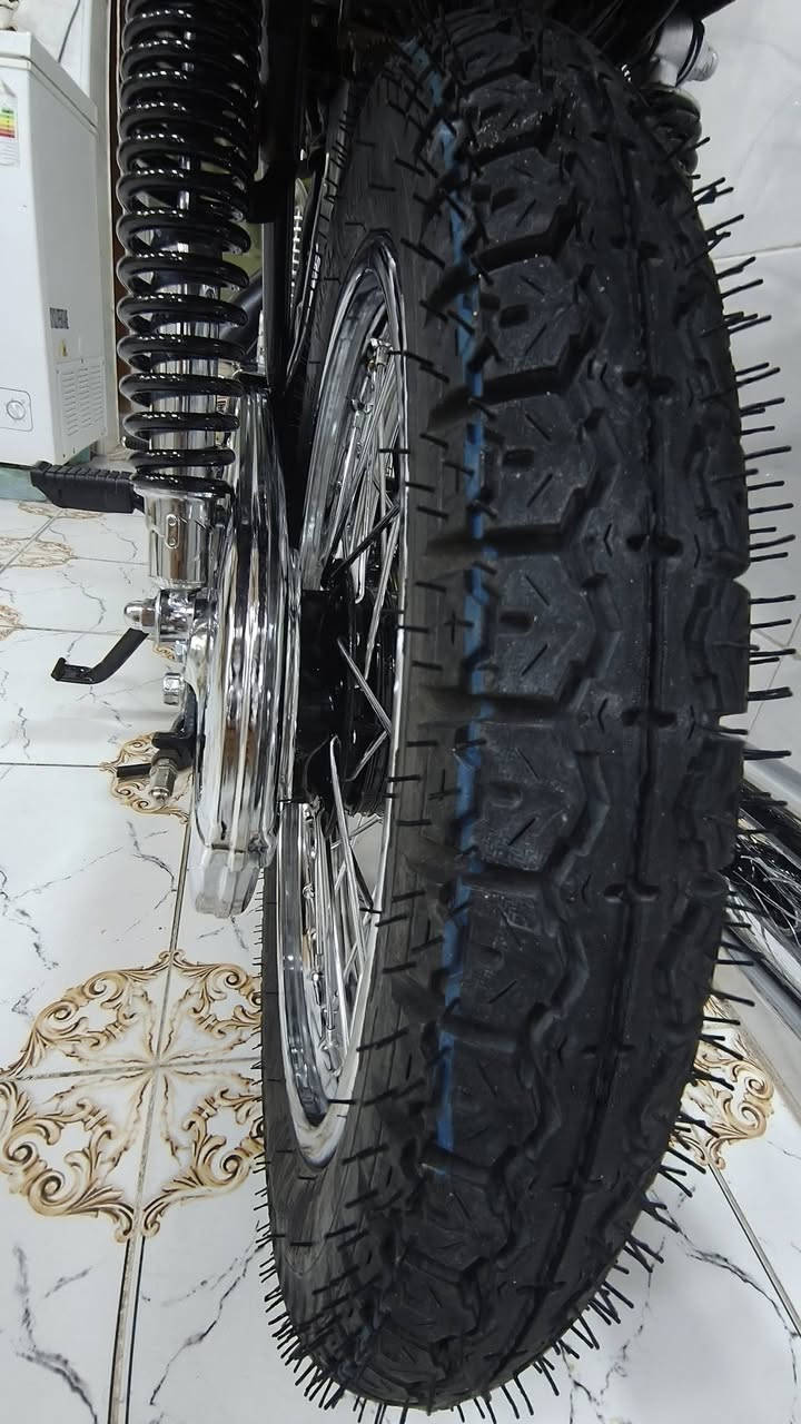 السلام عليكم دراجه اربعه قير ناعمه حربيه دراجه محرك هوندا تعمير كله اصلي عمرتها على ايدي دراجه موديل 26 شهر السابع دراجه بعدها زيرو برغم مفتوح بها كفاله عامه دراجه محرك هوندا التيربو نازل جديد اللي يحب يتواصل مكاني بالنجف هذا رقمي***********
