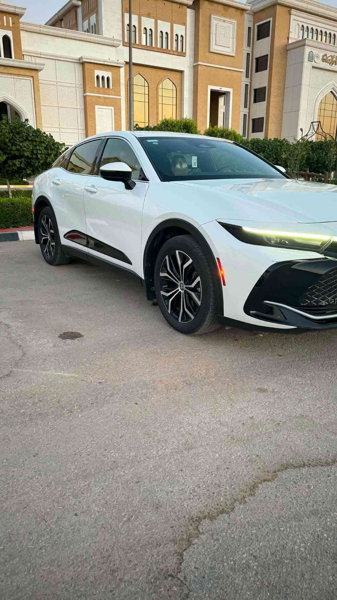 السلام عليكم ورحمه الله

🚗 تويوتا كراون XLE 2023 – وارد أمريكي 

مواصفات السياره👌الصور موجوده وياها رقم الشاصي حادث السياره فقط خلفي بدون ارباك 

لون أبيض لؤلؤي – ماشي 35000 كيلو متر 

كشنات جلد + مخمل مع تدفئة + كهرباء كاملة + سقف كنتاره اسود
الكشنات مدومشه للجماليه في شارع النواب جلد واصلي 

قيادة ذاتية بالكامل + أوتو هولد + أوتو بريك

زنون عالي + إضاءة محيطية فخمة

قطعتين تبريد + نظام صوت 8 سماعات + شاحن وايرليس

ويل 19 إنج + مودات سبورت، سبورت بلس، إيكو، نورمال

مرايا أوتو دم + جام أمامي وخلفي أوتو + فور ويل درايف 

جام امامي خلفي جانبي UV ضد الاشعه فوق البنفسجيه

السياره مابيها اي نقص وجديده ماشيه قليل باسمي رقم بغداد

💰 السعر: 27000$ – الجادين فقط

📍 جاهزة للفحص والتسليم فورًا

“هاي السيارة للمميزين فقط، لمن يحب الفخامة والهدوء

والتسليم فورًا، السعر 27000، تواصلوا عبر الخاص

💡 ***********موبايل 
واتساب 
مكان السياره بغداد

نص مكتوب في الصور:
- BIDCARS
