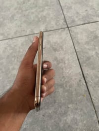 ايفون ١١ برو ماكس • ٢٥٦ • بطاريه ٧٨